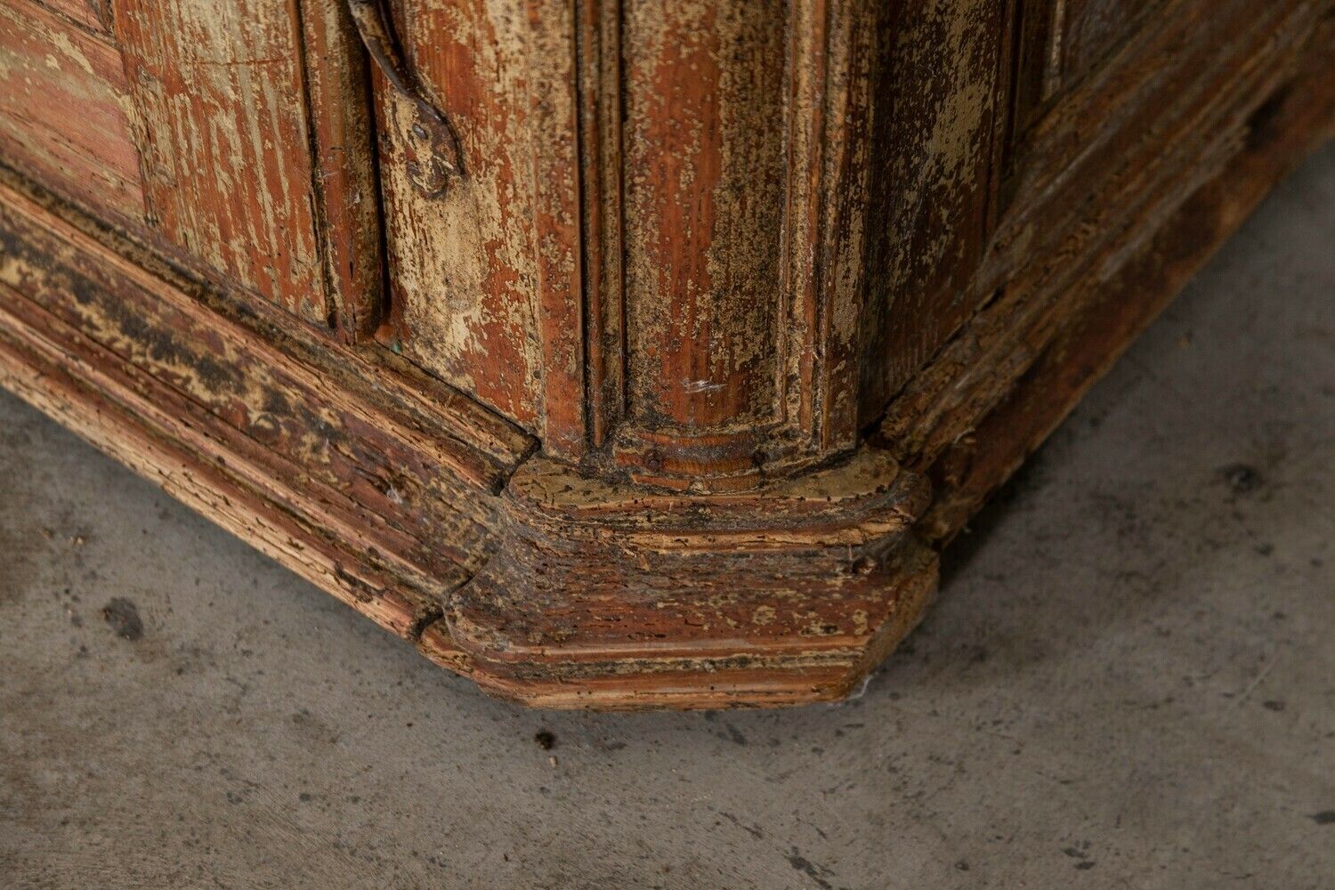 photo vinterior Large 18thc French Painted Pine Armoire