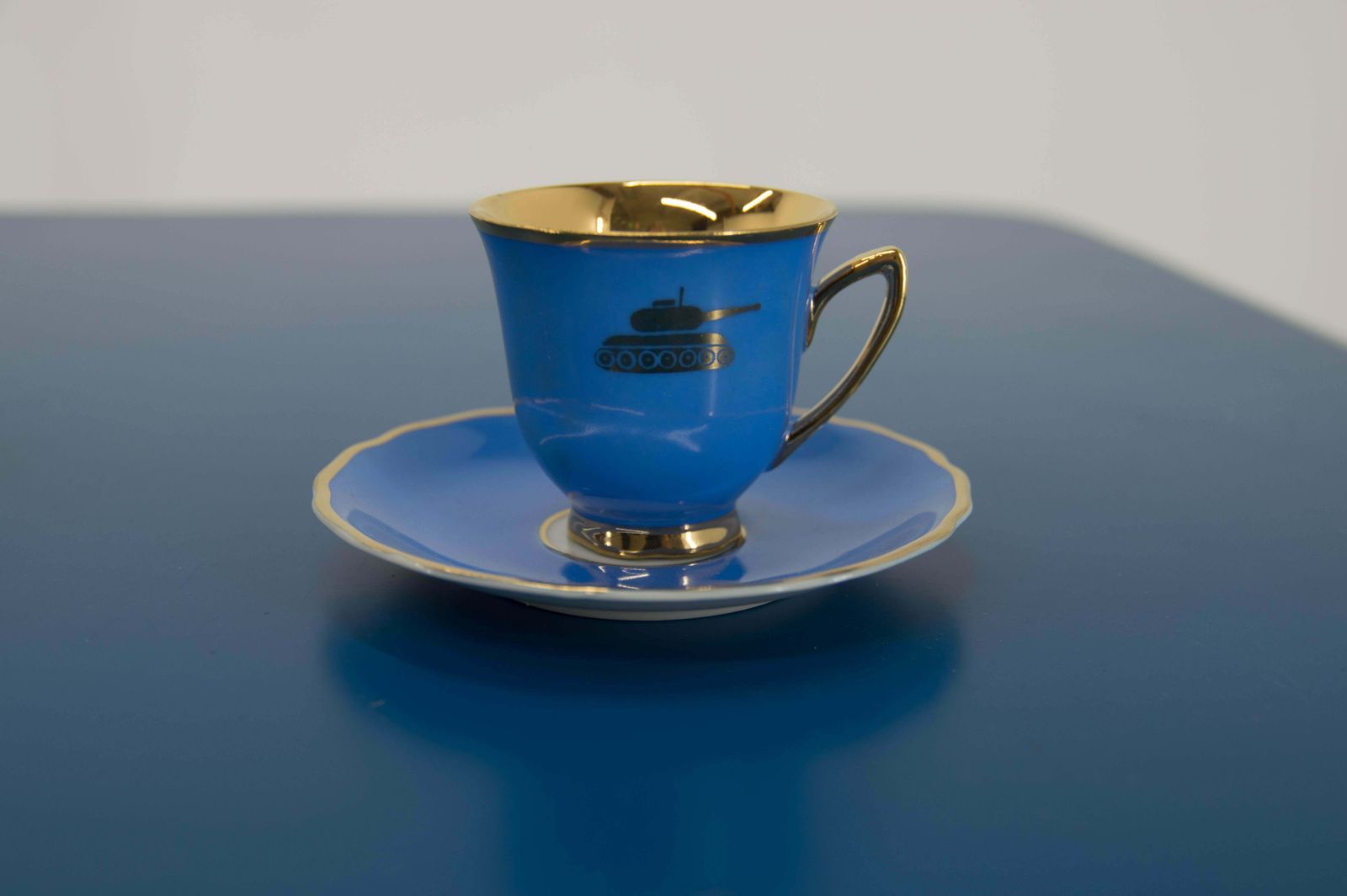 Set Of Six Cups And Saucers With Tanks, Karlsbad, 1970s, Never Used photo vinterior