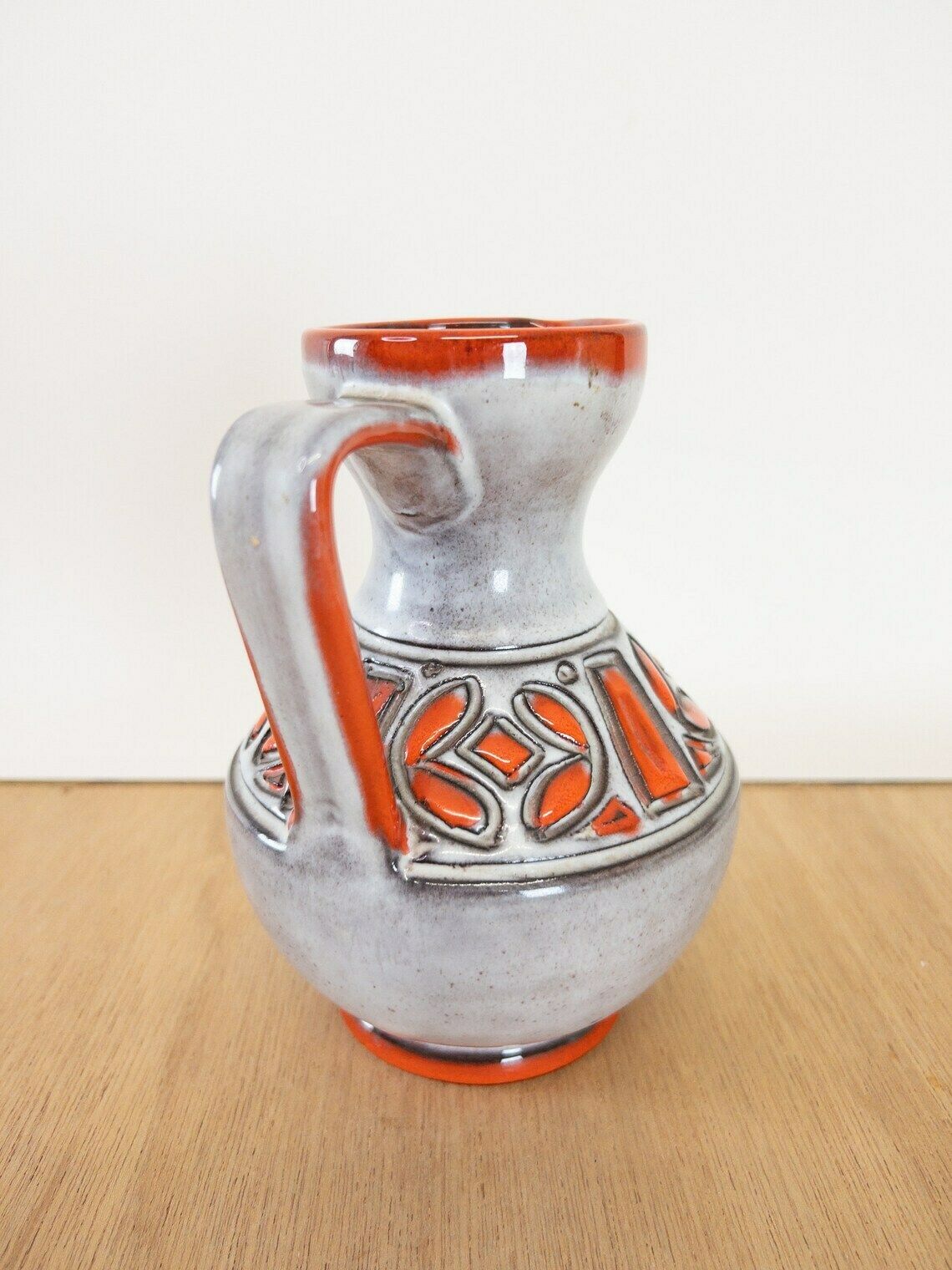 Italian Vase By Alvino Bagni   Italian Mid Century Red And White Ceramic Vase With Handle   Made In Italy photo vinterior