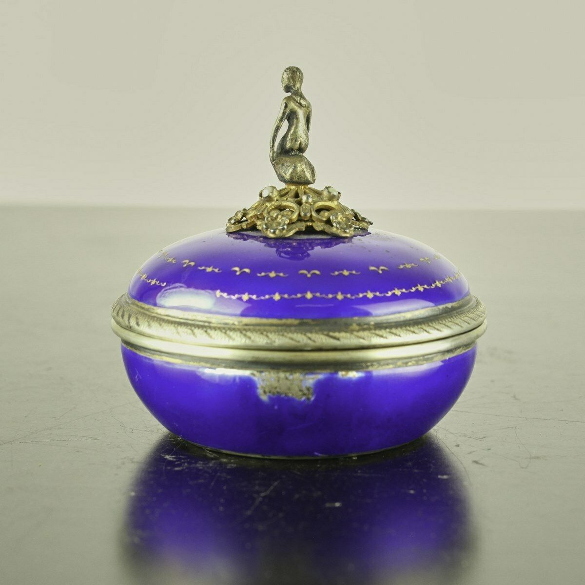 Enamelled Metal Jewelery Box photo 157.248
