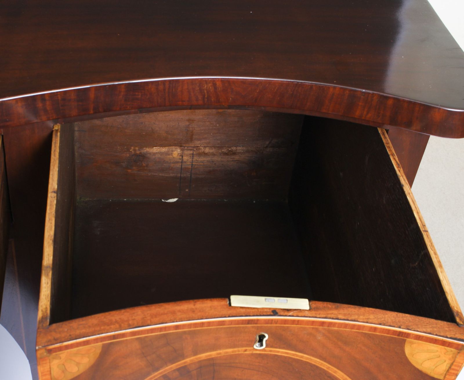 Antique George III Flame Mahogany Serpentine Sideboard 18th Century photo vinterior