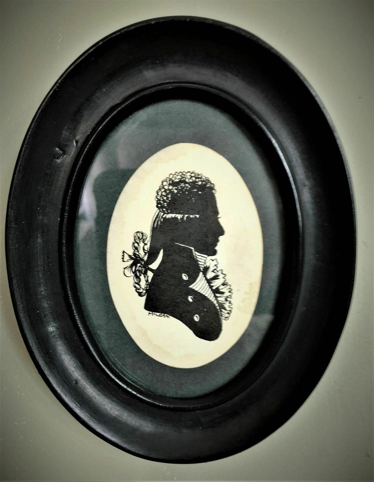 Miniature Silhouette Of Georgian Gent    Signed Mclean photo furniture
