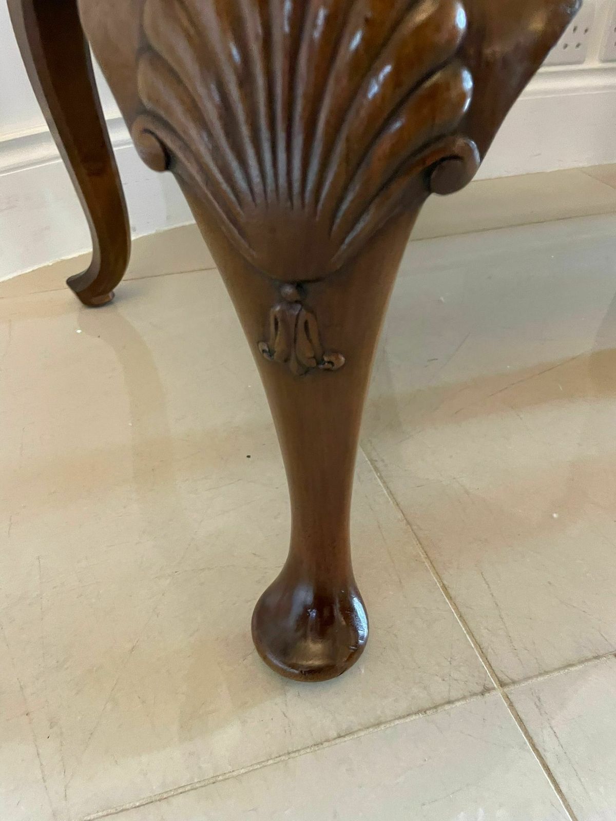 photo vintage Outstanding Quality Set Of 10 Antique Walnut Dining Chairs