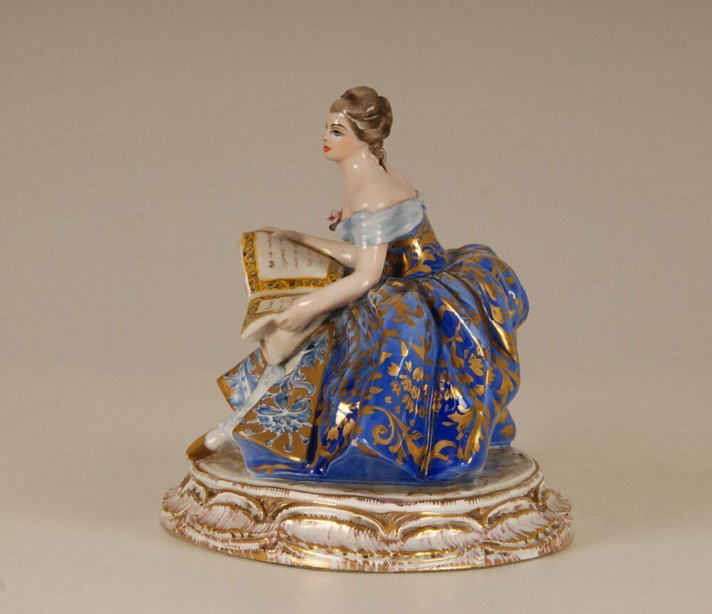 557.0 Italian Porcelain And Ceramic Figurine Of Lady By Guido Cacciapuoti photo