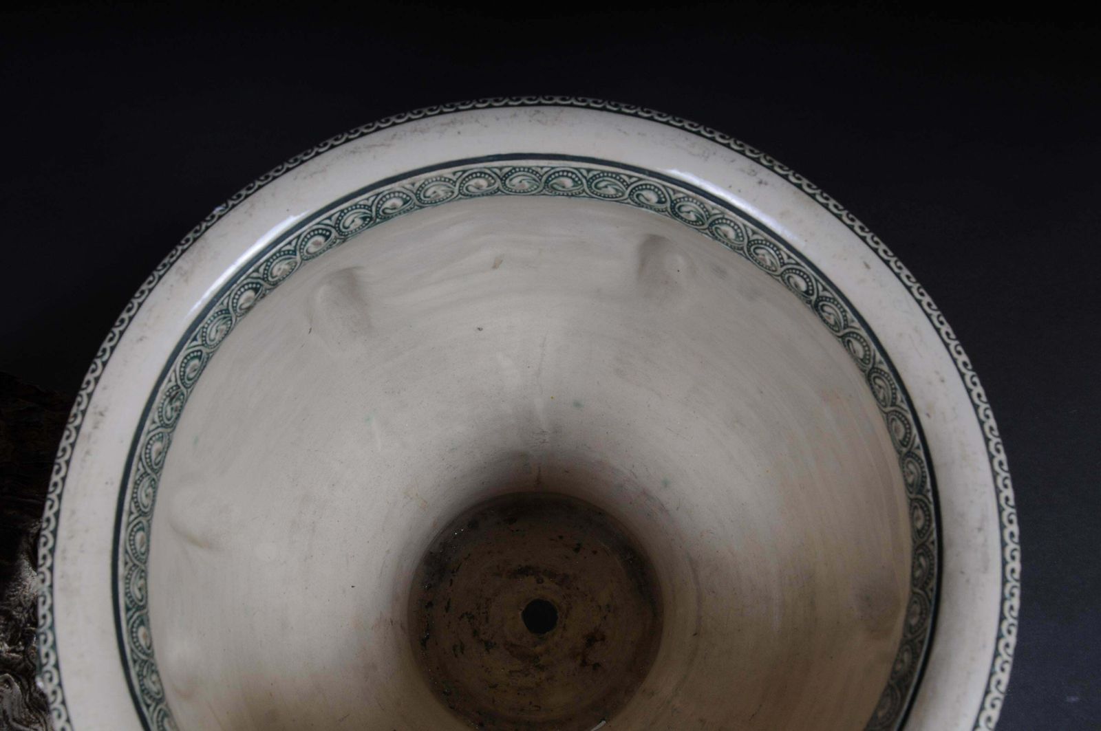 photo vinterior Plant Pot Pillar Majolica Austria Vine Leaves Ceramics From 1885