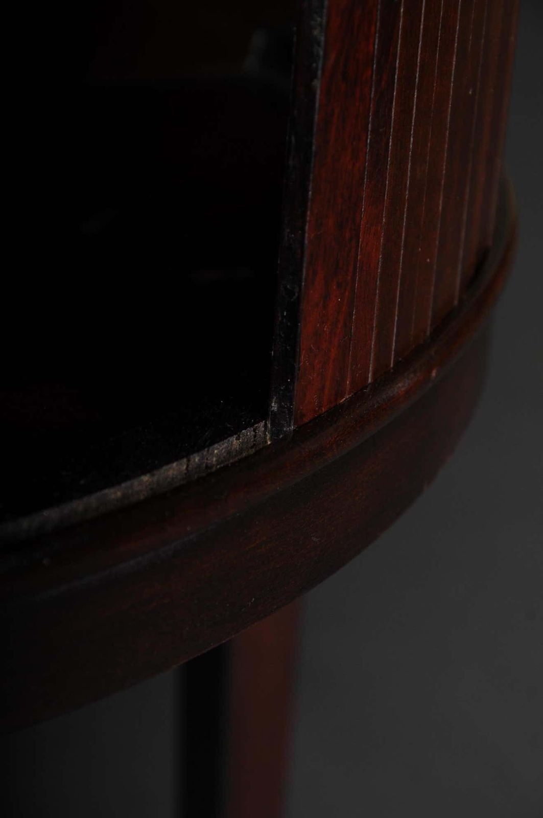 photo vinterior 20th Century English Semicircular Wall Chest Of Drawers, Mahogany