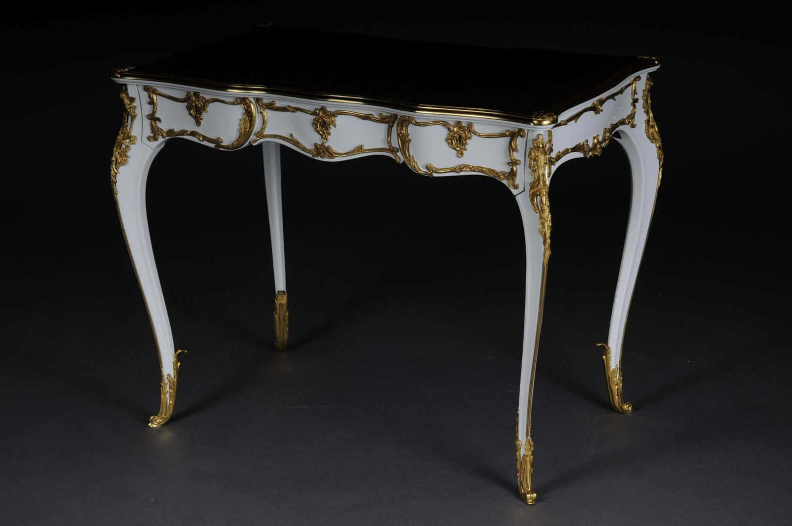 photo furniture 20th Century Luxurious White Bureau Plat / Writing Desk In Louis XV Style