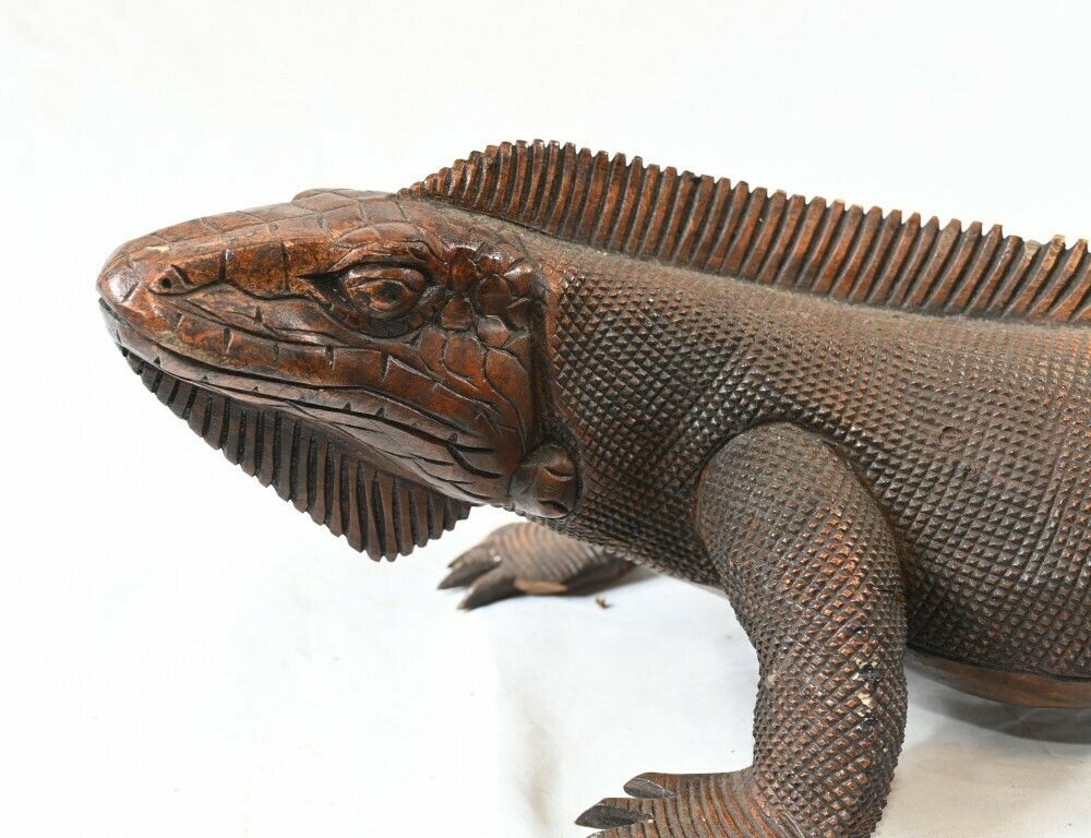 Hand Carved Komodo Dragon Sculpture Lizard Reptile photo vinterior