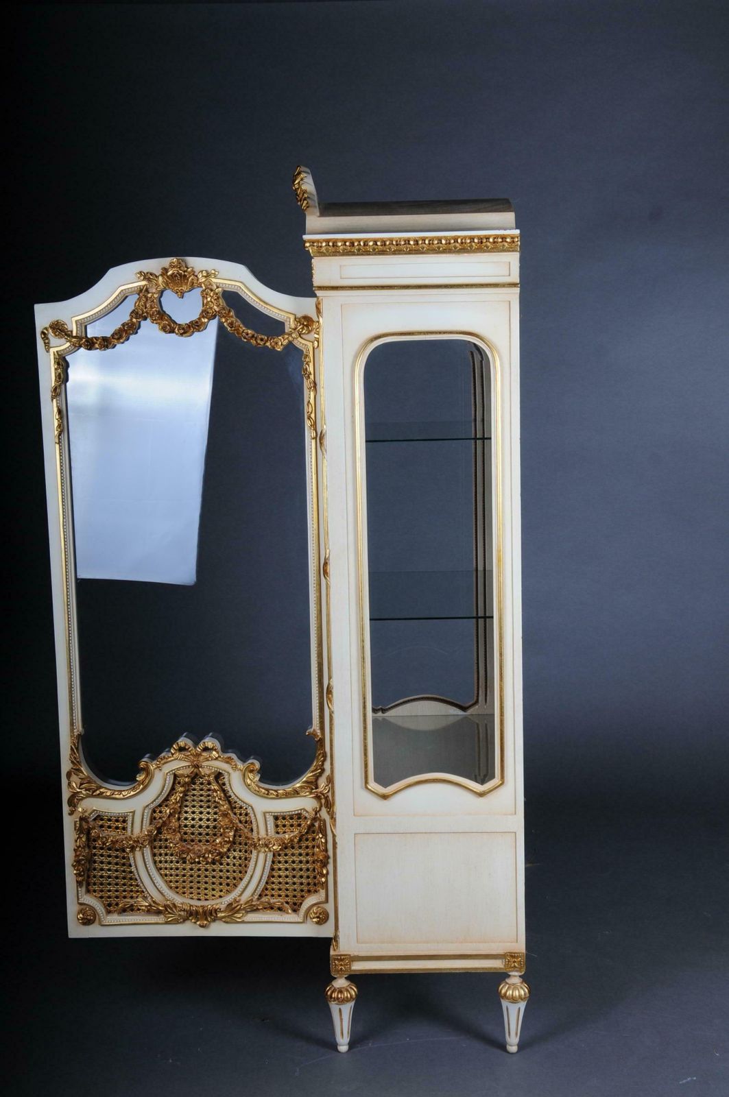 photo vintage 20th Century Elegant French Louis XVI Style Showcase