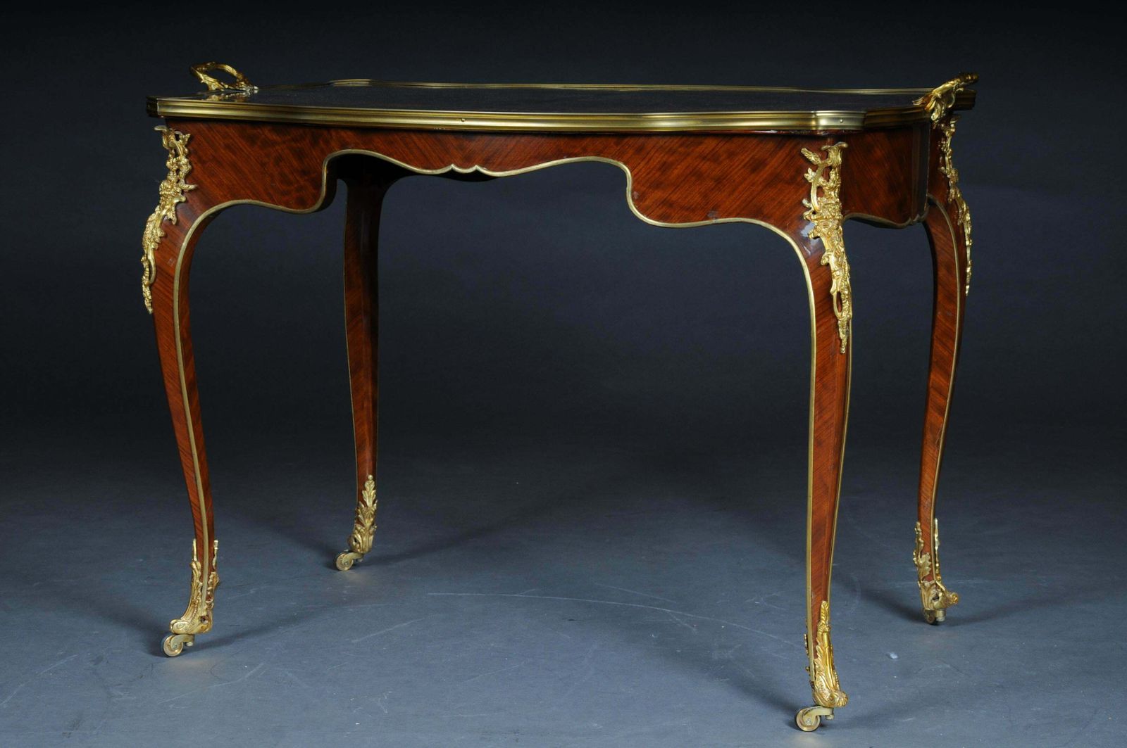 photo vinterior Elegant French Salon Table In Louis Quinze Style