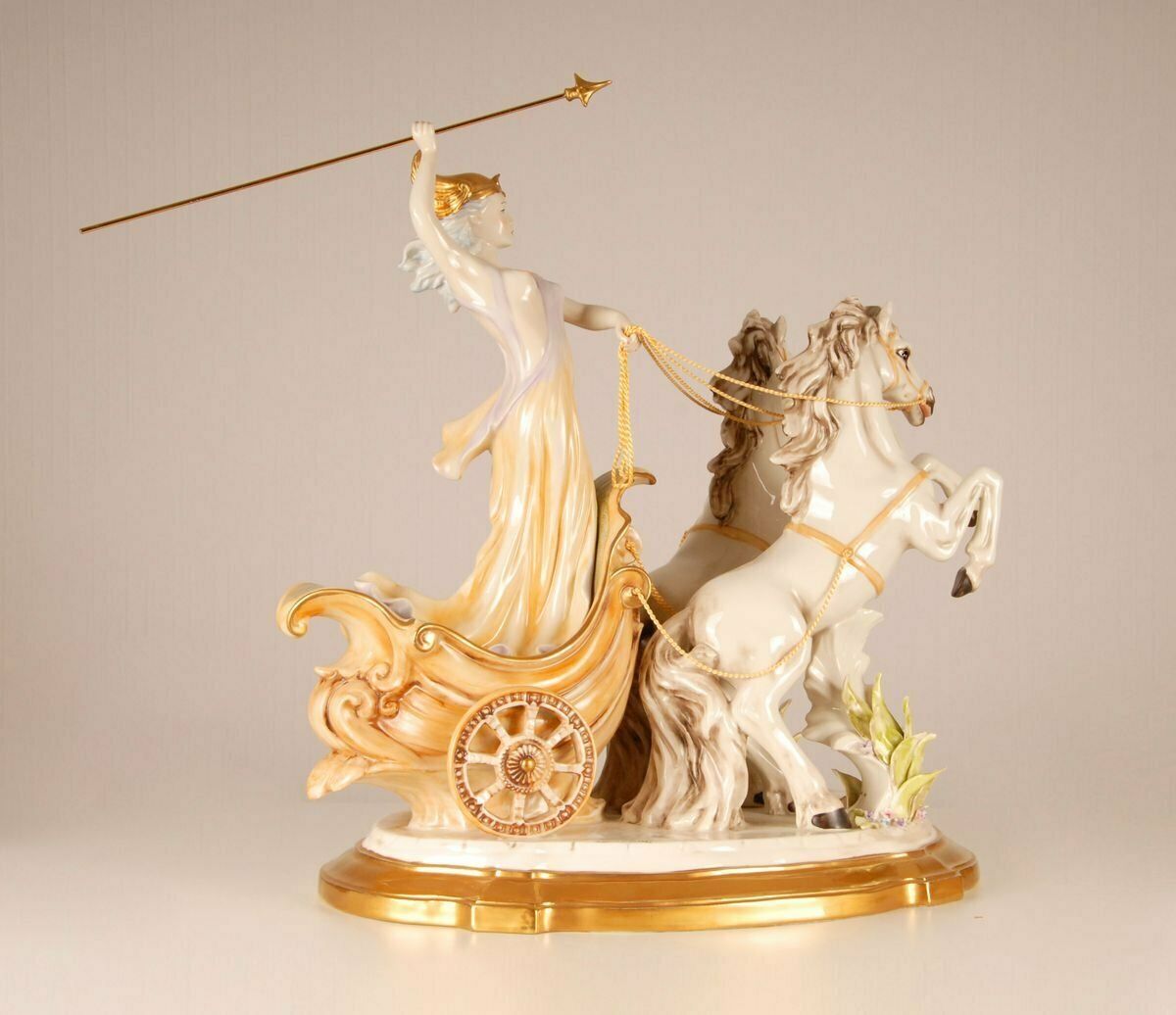 4020.0 Mid Century Italian Porcelain Sculpture Of Diana The Huntress By Cesare Villari For Capodimonte photo