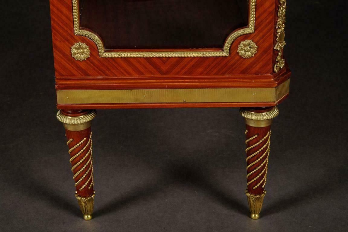 20th Century Louis XVI Style French Vitrine photo vinterior