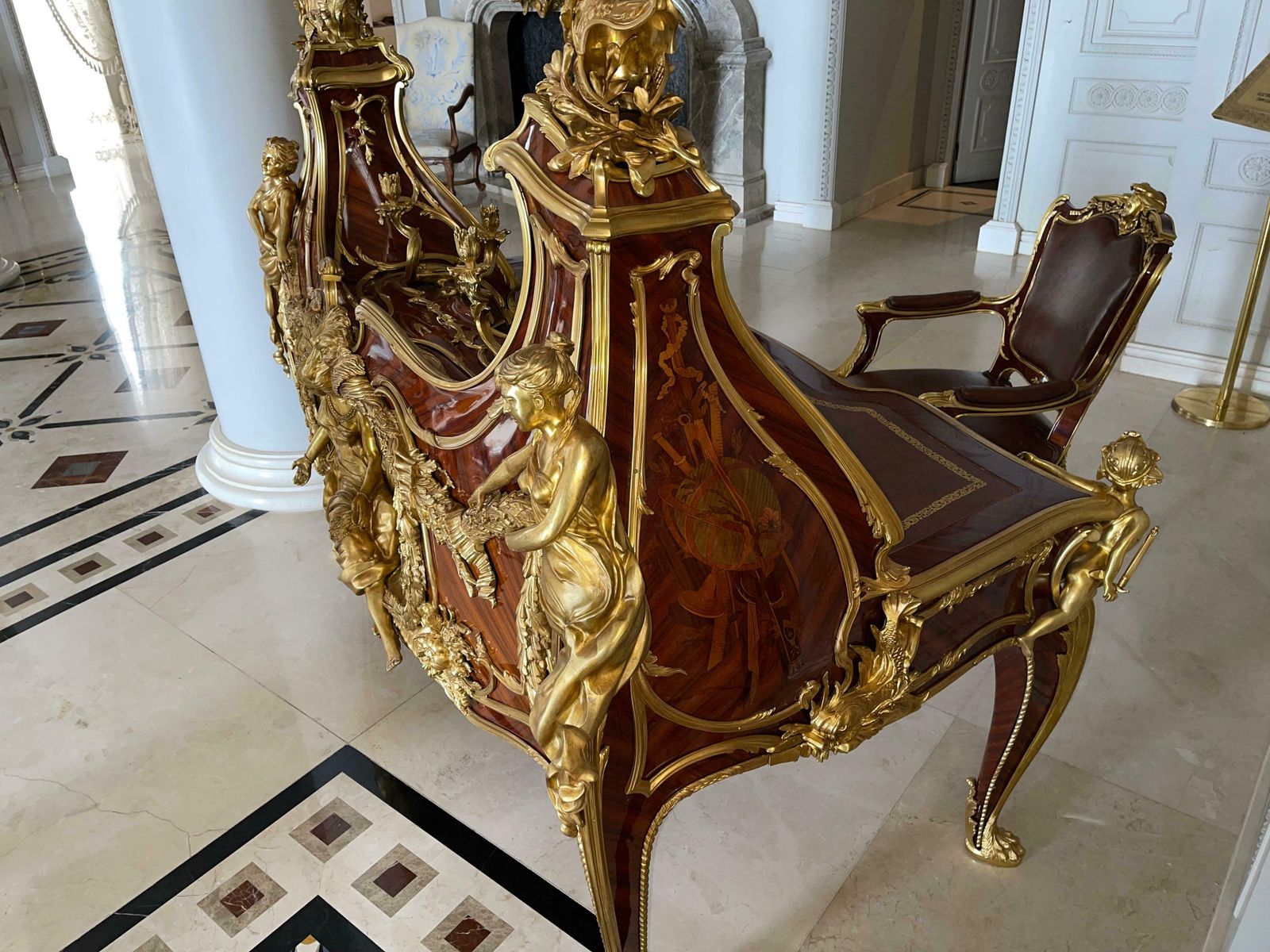 160471.0 Magnificent Grand Bureau / Writing Desk Louis XV, After Francois Linke, Paris photo