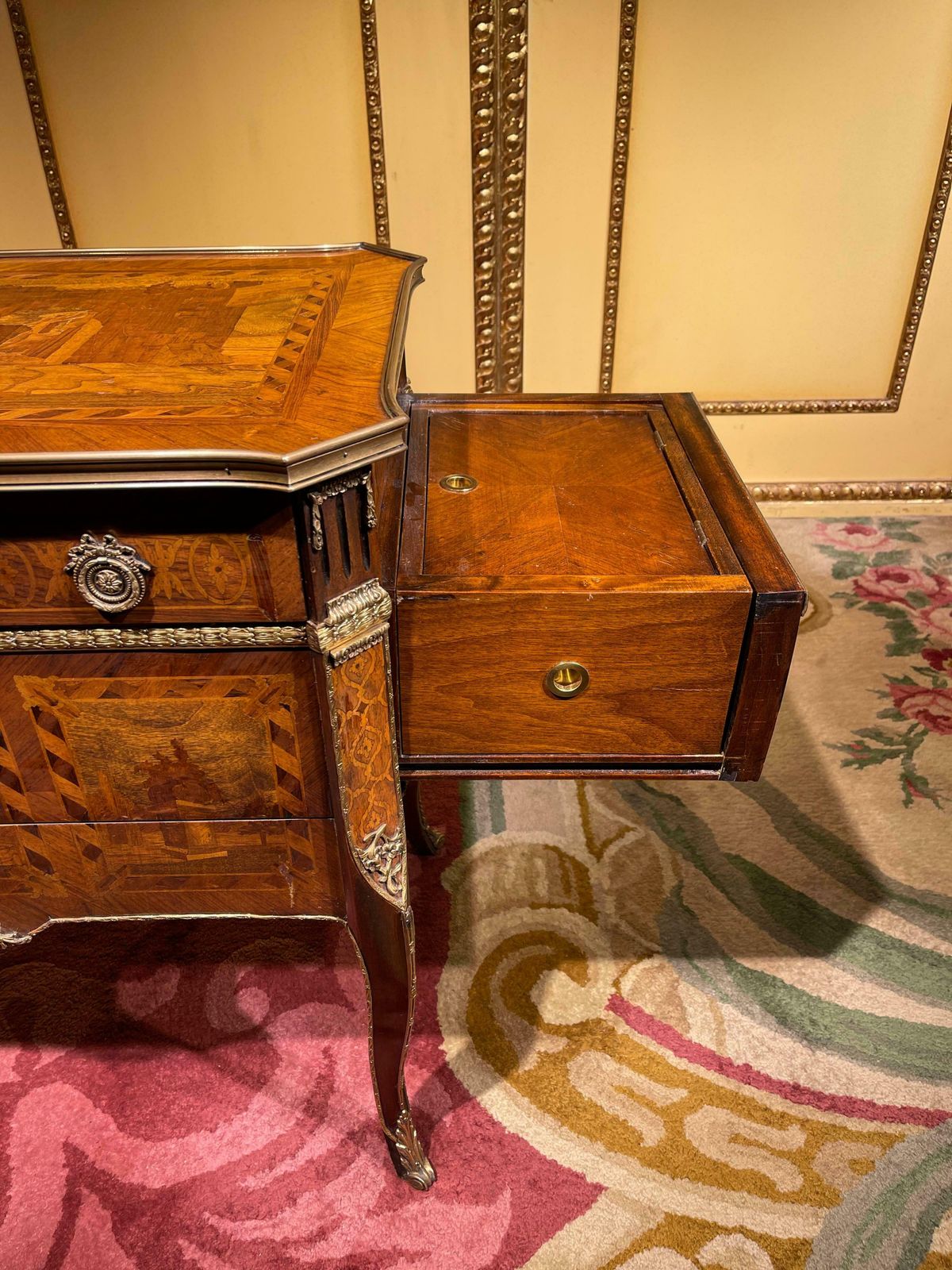 photo vintage 20th Century Louis XV Style Chest Of Drawers/Dressing Table, Transformable Furniture