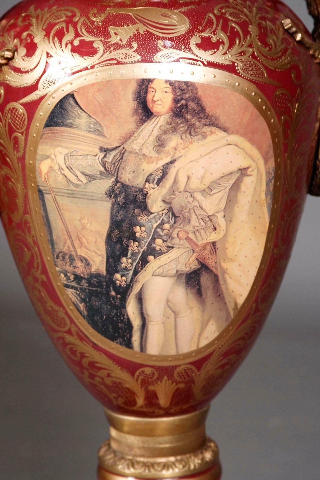 20th Century Louis XIV Sèvre Pompe Lidded Vase photo vinterior