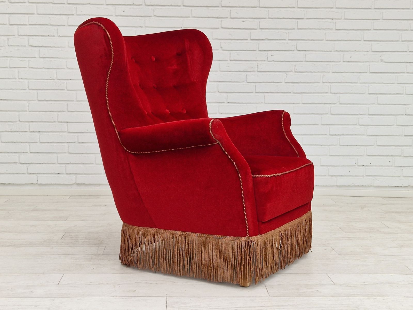 photo buy Deense Vintage Fauteuil Met Hoge Rug, Ca. Jaren 1960, Bekleed Met Kersrood Fluweel.