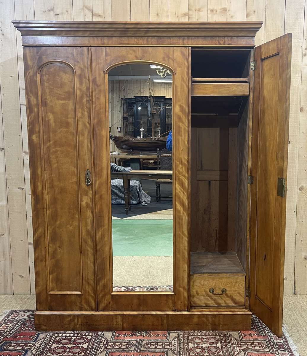 19th Century Victorian Dressing Room In Blond Mahogany photo furniture