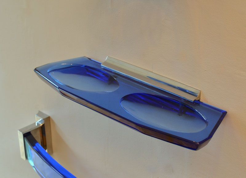 photo vintage 1960s Italian Bathroom Set In Blue Glass And Chrome Attributed To Fontana Arte