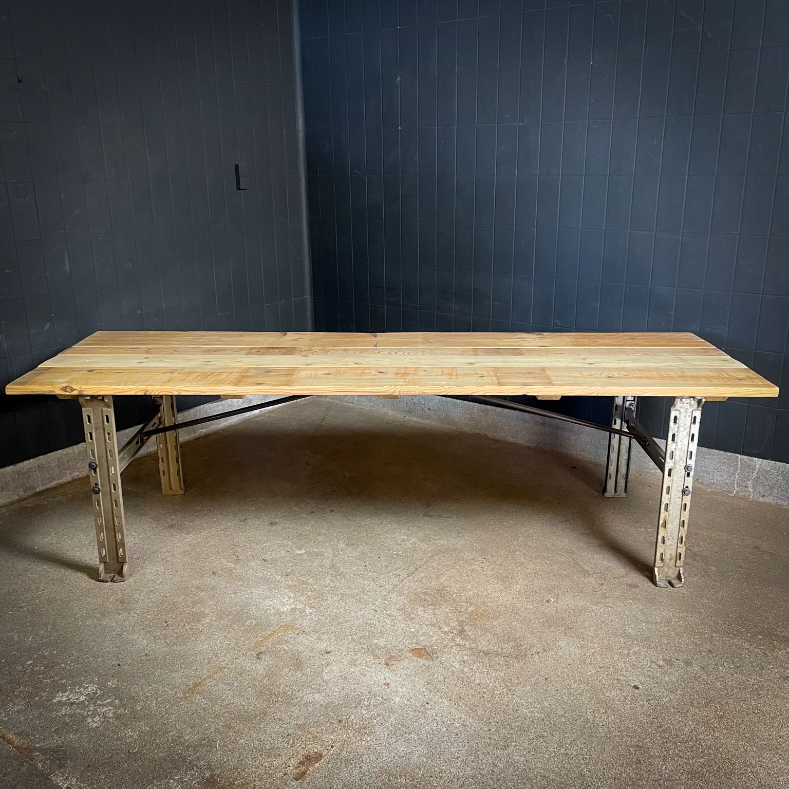 photo for sale Industriële Eettafel   Antiek Houten Blad   Stalen Machineonderstel