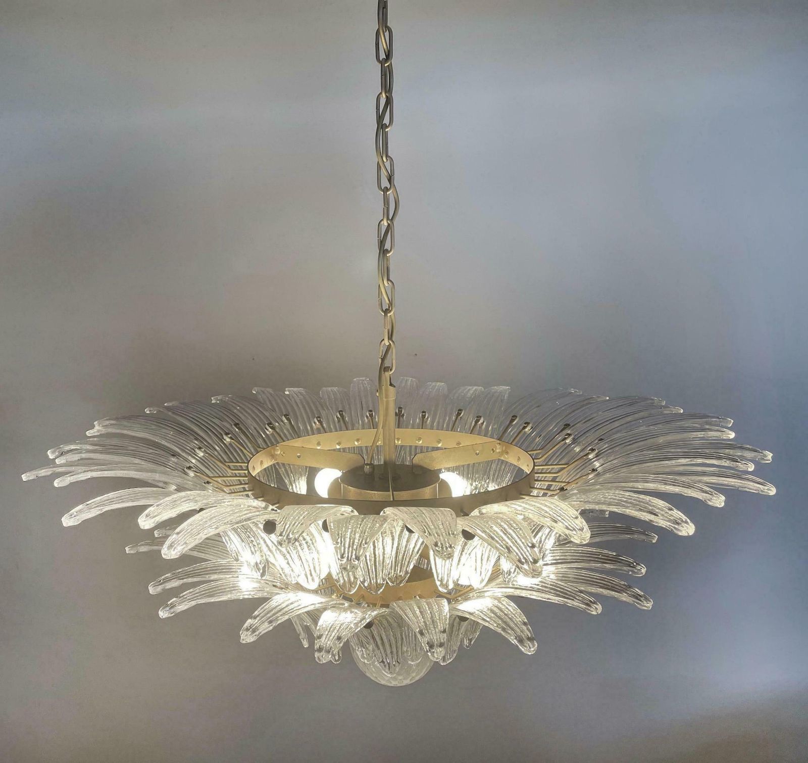 photo vinterior Mid 20th Century Spectacular Pair Of Venetian Chandeliers. Murano, 1980s
