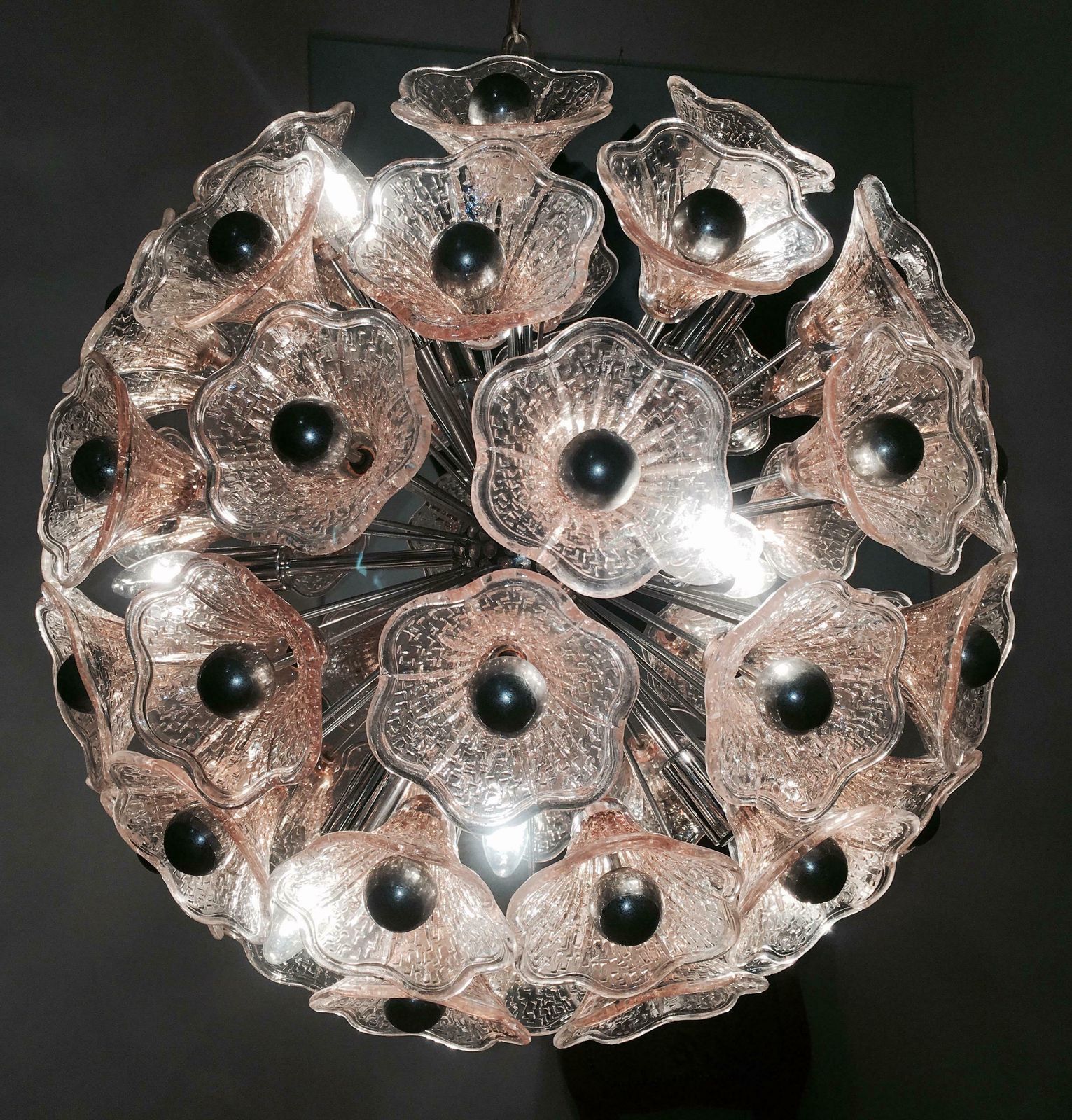 photo furniture Sputnik Midcentury Pink Murano Glass Italian Chandelier, Vistosi Style, 1970