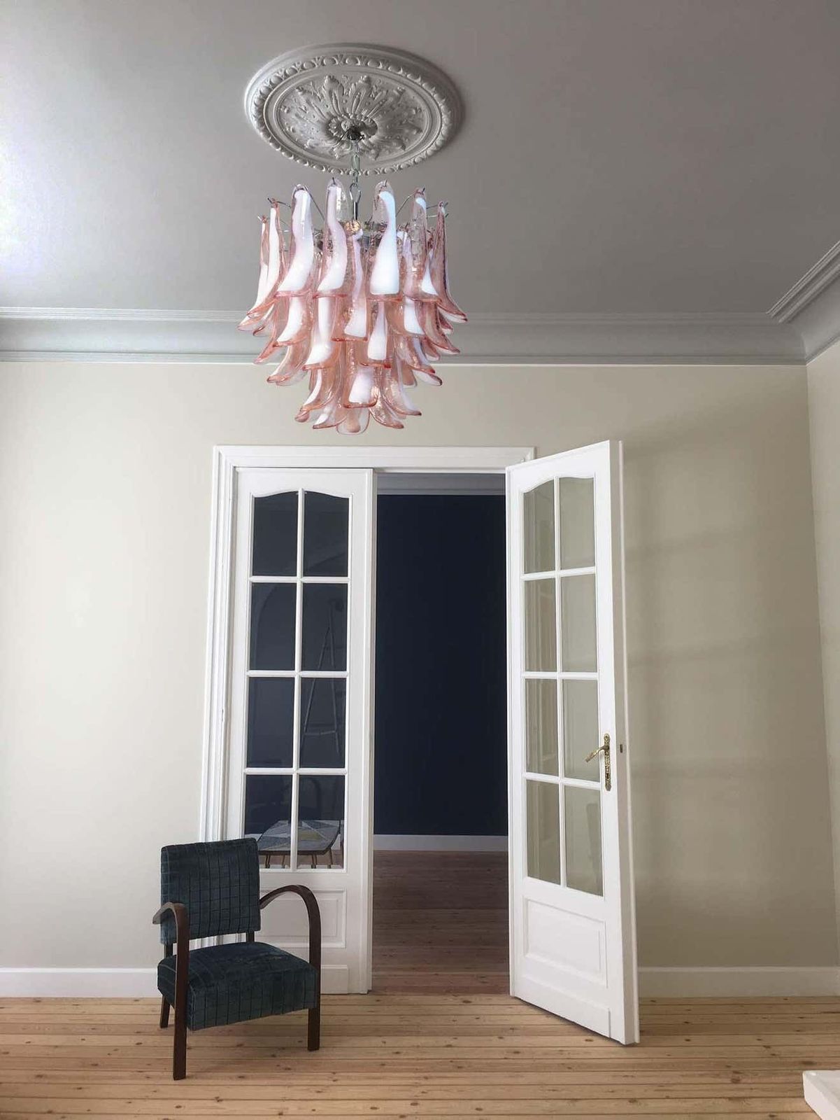 photo vintage Pair Of Italian 41 Pink Petal Chandeliers, Murano