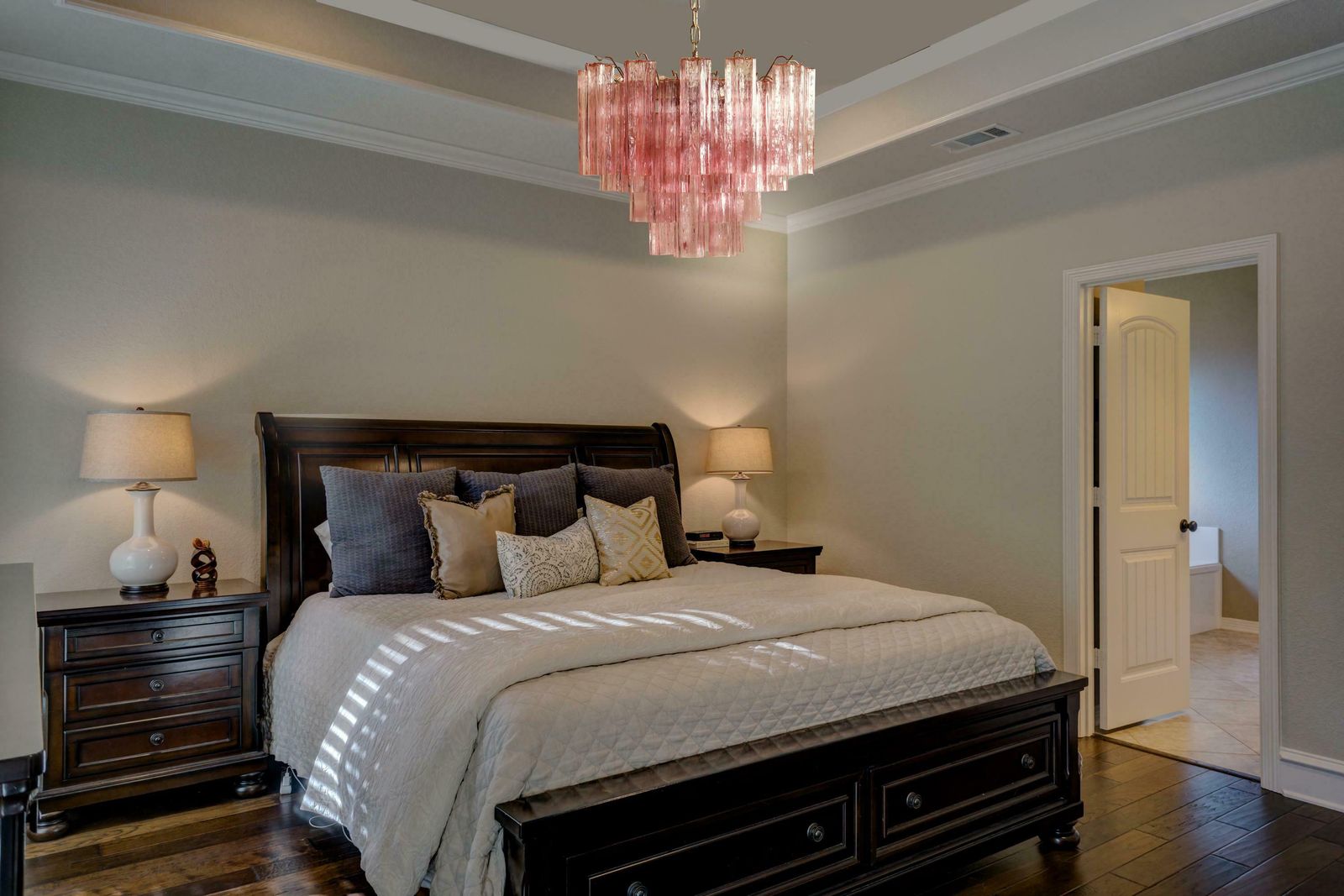 Four Tronchi Chandeliers Style Toni Zuccheri, 36 Pink Glasses, Murano, 1990 photo furniture