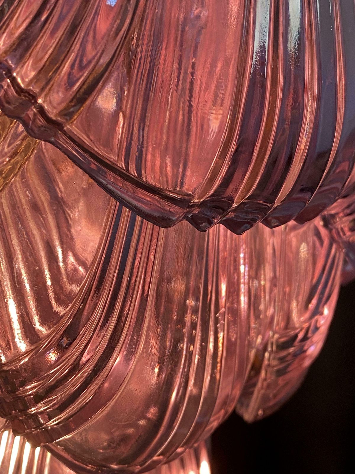 photo vinterior Pair Of Italian Pink Shell Chandeliers, Murano