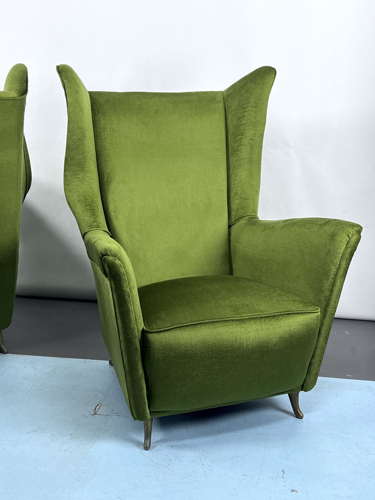 Rare Mid Century Italian Green Velvet Isa Armchairs Attributable To Gio Ponti. 50s photo vintage