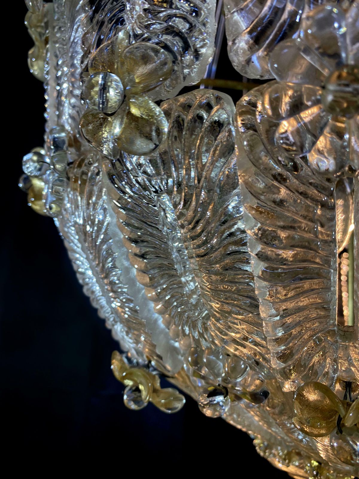 photo vintage Amazing Glass Flower Chandelier With Gold Inclusions Murano 1950s