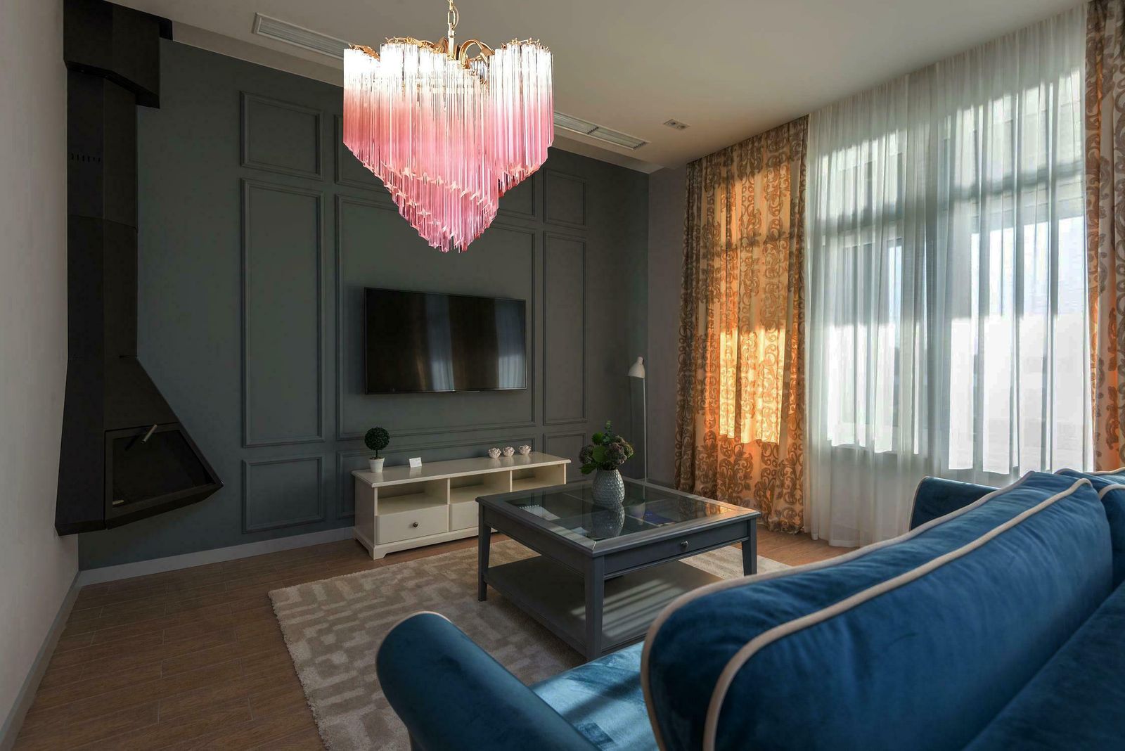 Elegant And Unique Modern Pink Quadriedri Murano Glass Chandelier photo furniture