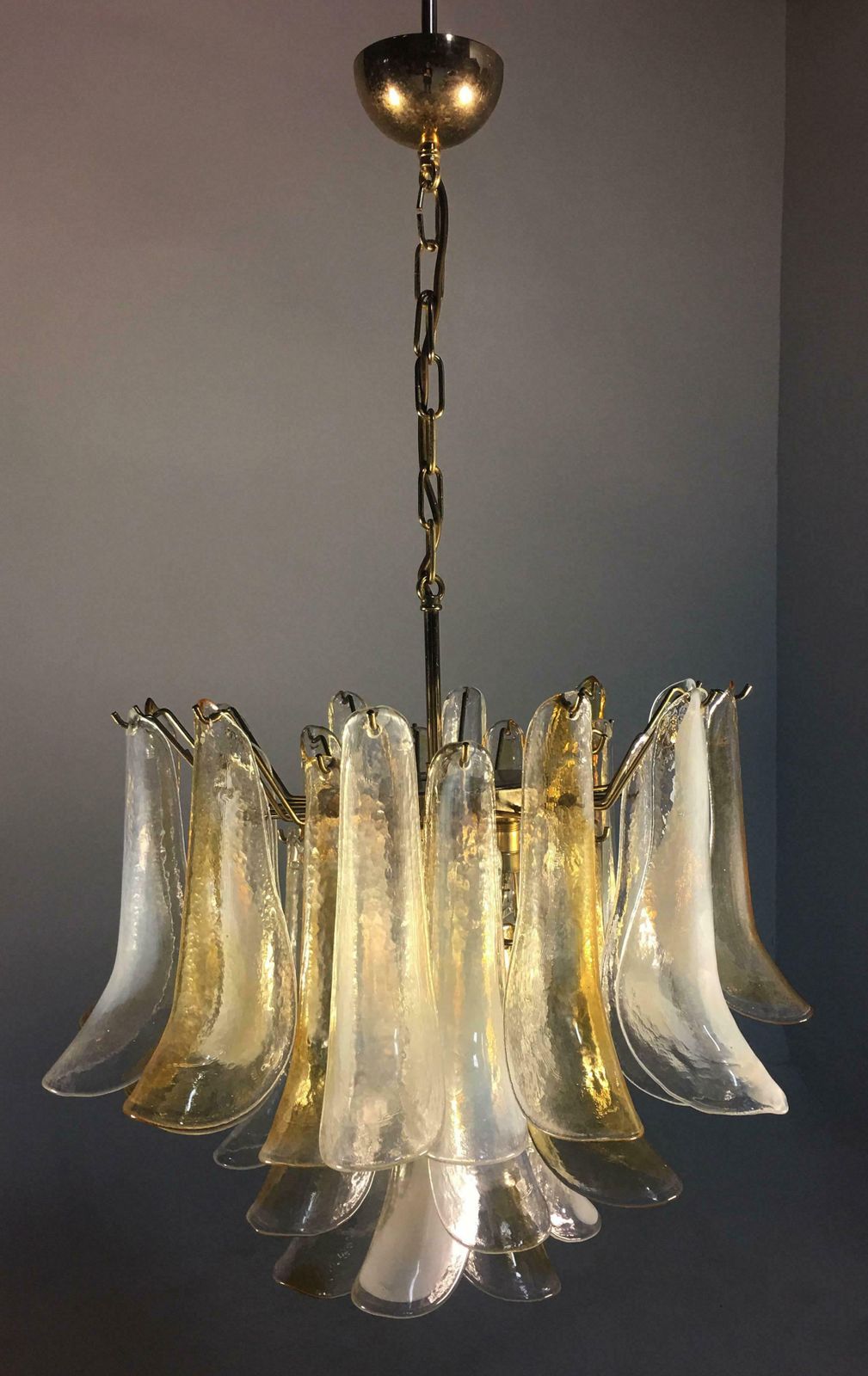 photo vintage Elegant Chandelier White And Amber Petals Murano 1990s