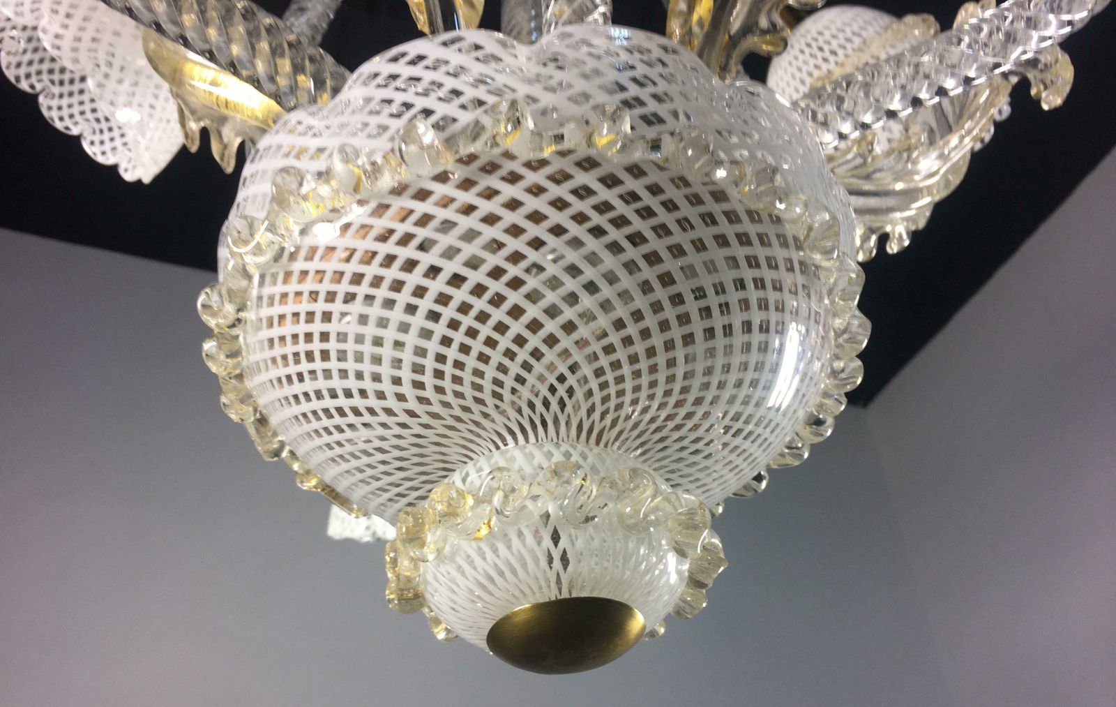 photo vinterior Chandelier "Reticello" Gold Inclusions Attributed To Seguso. Murano, 1940