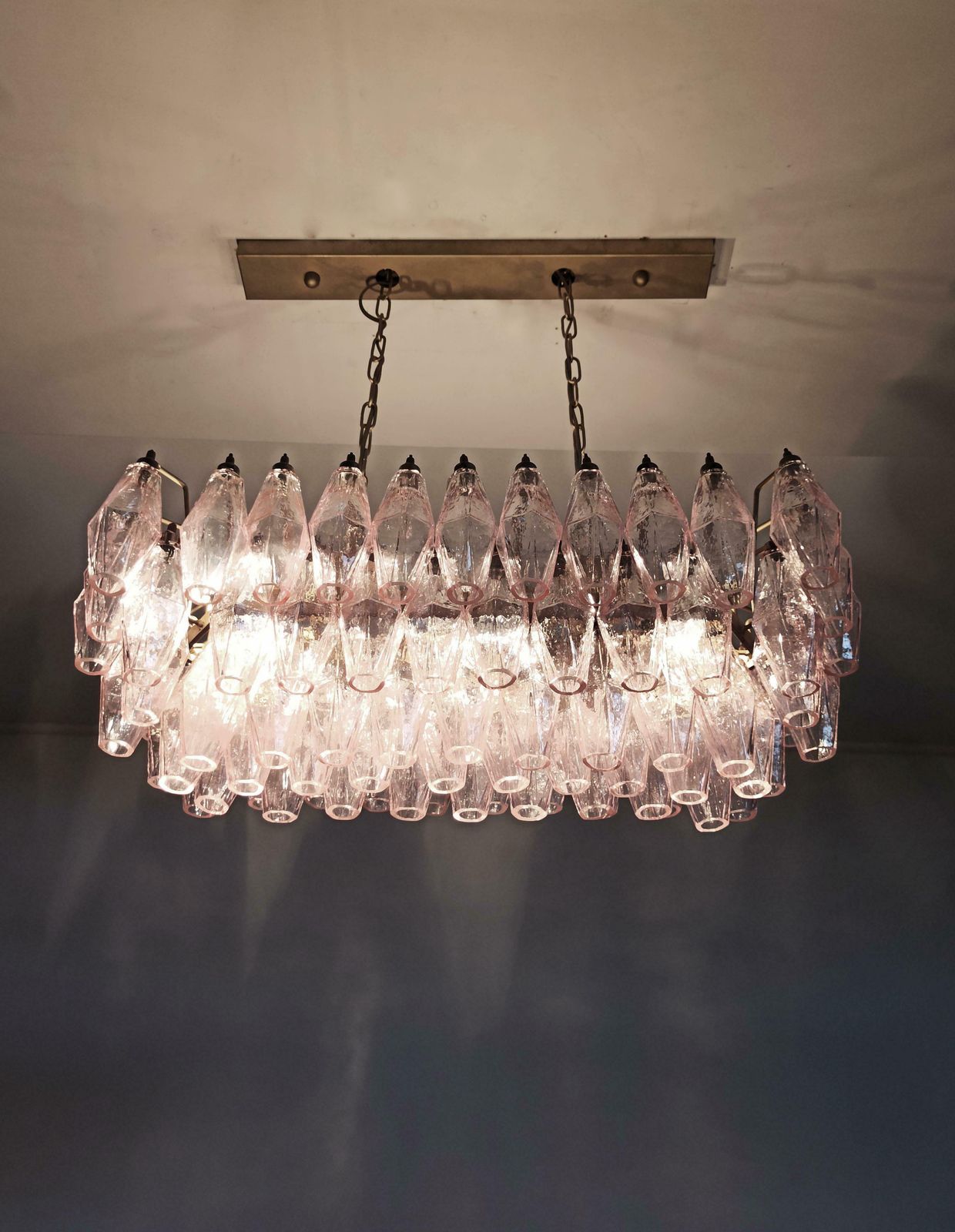 photo vintage Amazing Pair Of Italian Pink Poliedri Chandeliers, Murano
