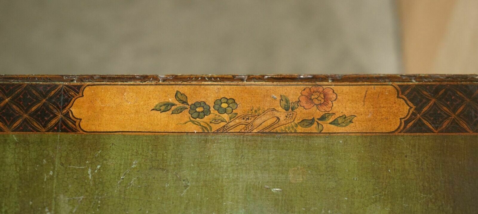 1500.0 Fine Antique Victorian Chinese Chinoiserie Hand Painted Side End Lamp Wine Table photo