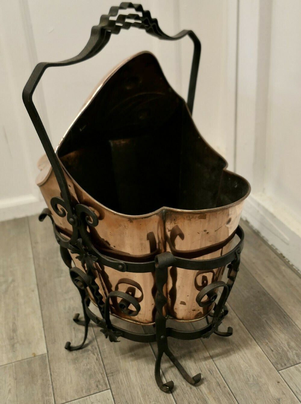 Art Nouveau Brass Helmet Coal Scuttle photo vinterior