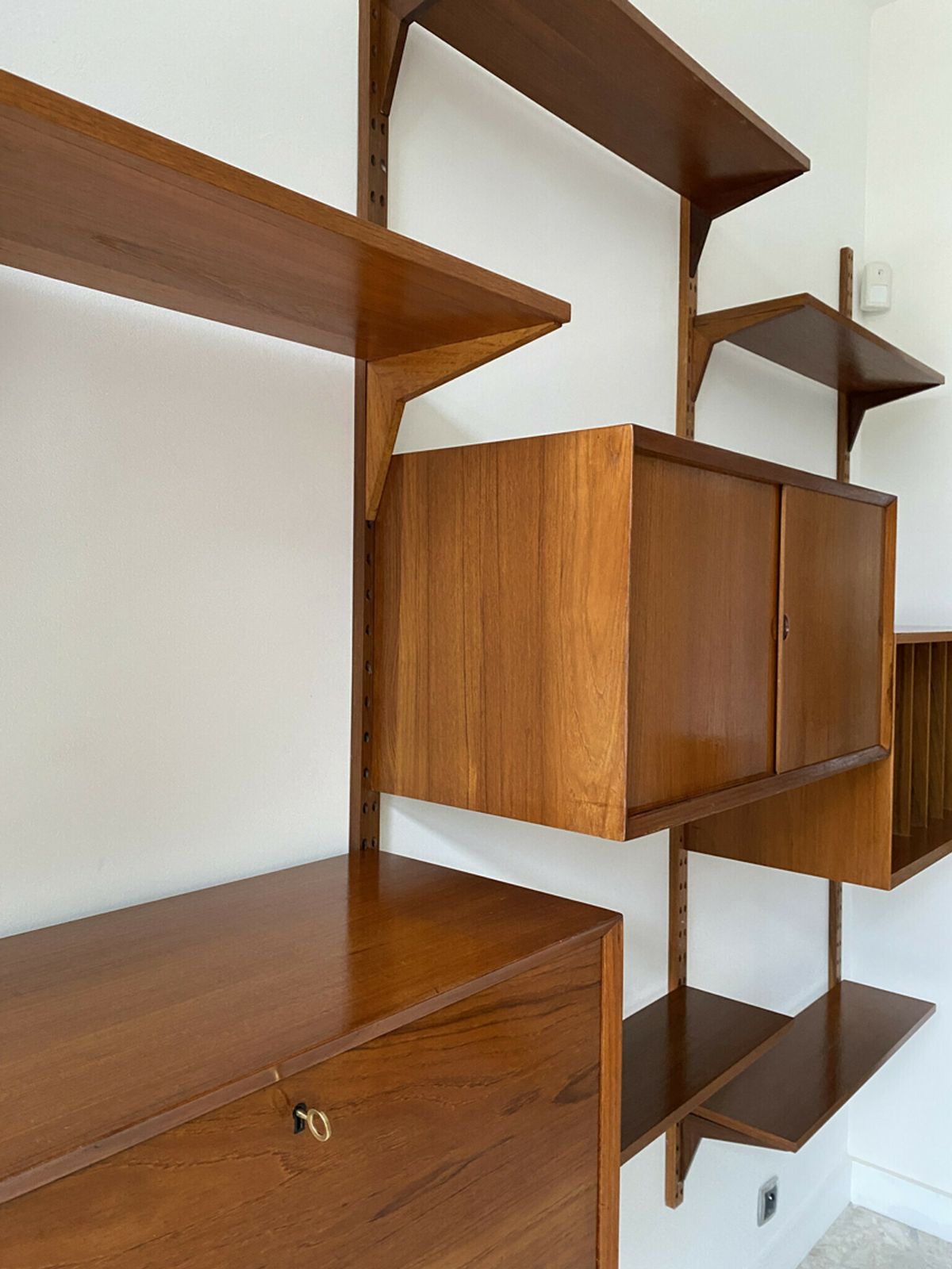 photo furniture Cadovius "Royal System" 4 Column Teak Set, 1970