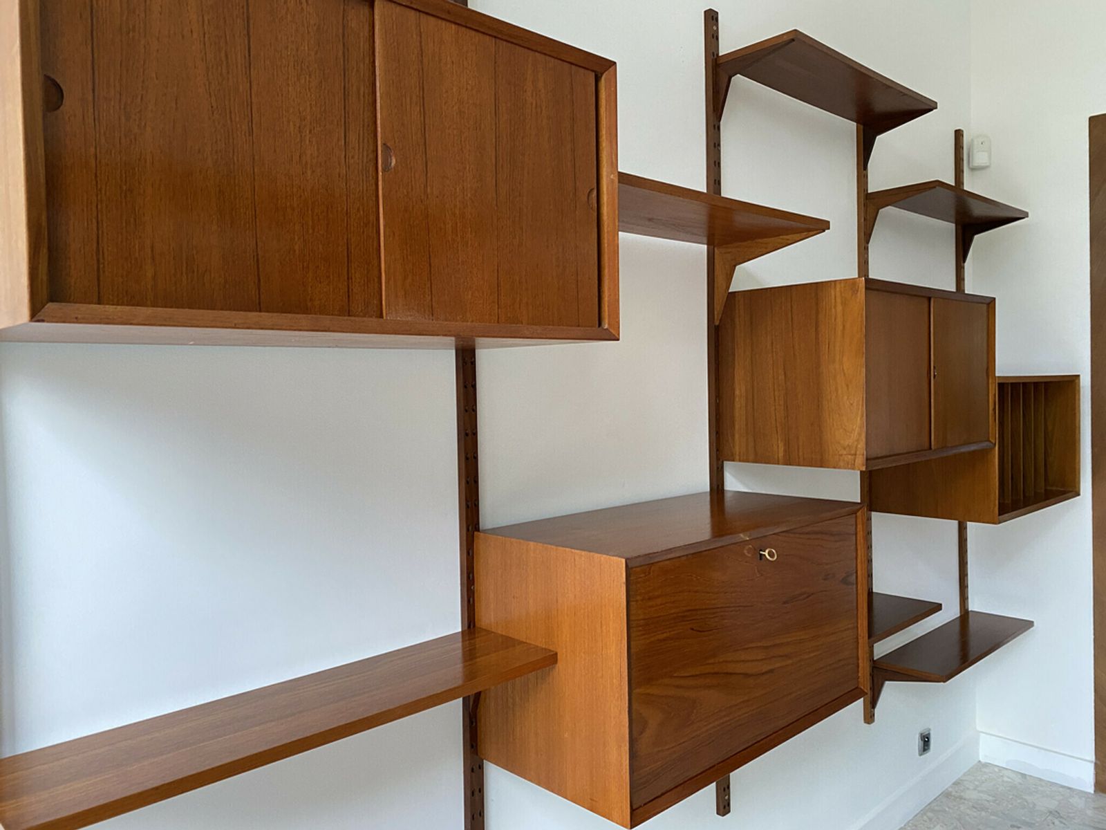 photo vintage Cadovius "Royal System" 4 Column Teak Set, 1970