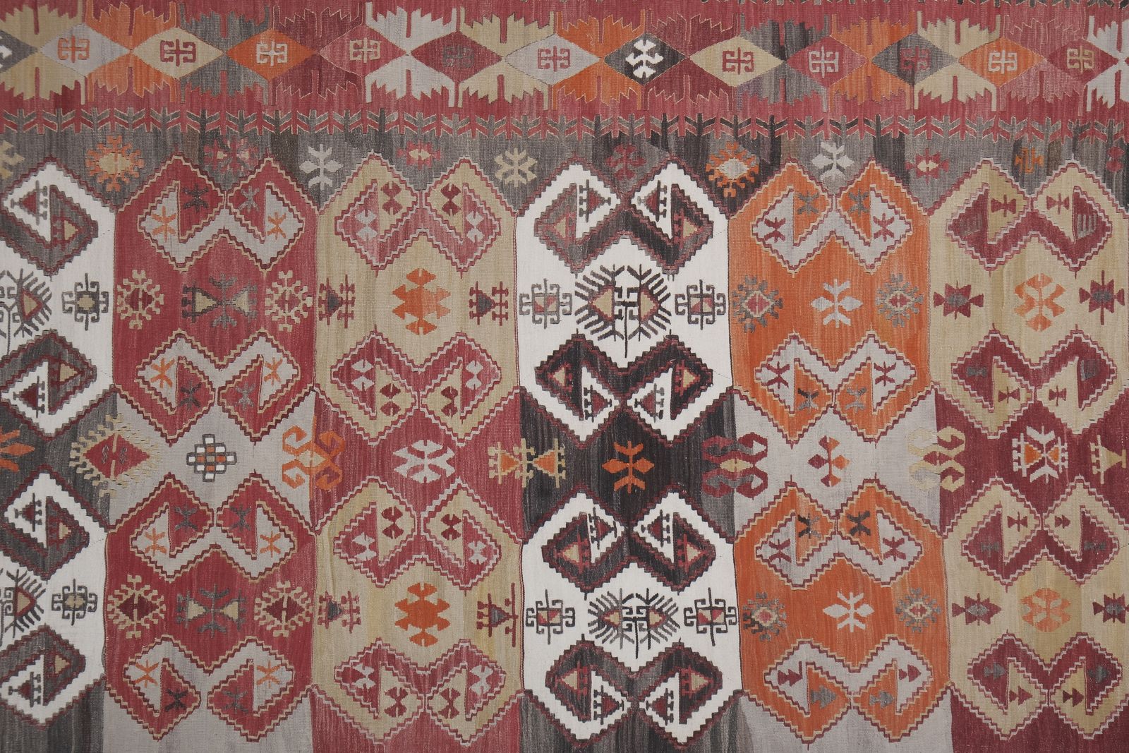 photo furniture Vintage Foyer Turkish Kilim Rug 4'11'' X 14'5''
