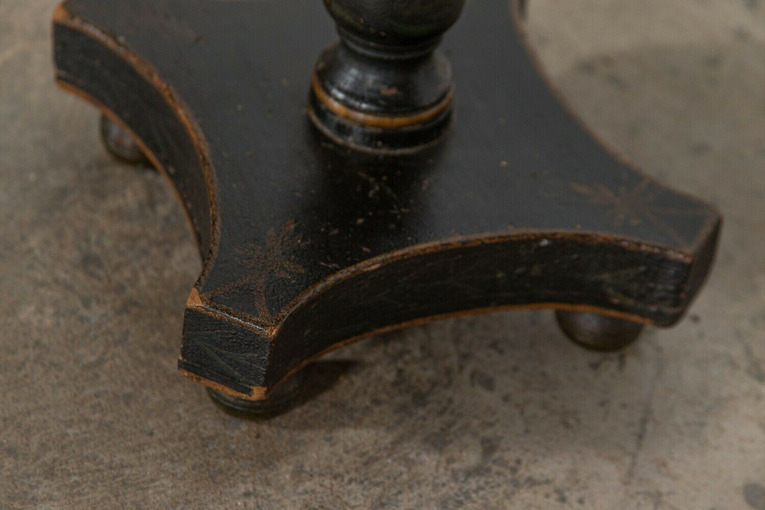 Georgian English Painted Tilt Top Side Table photo buy