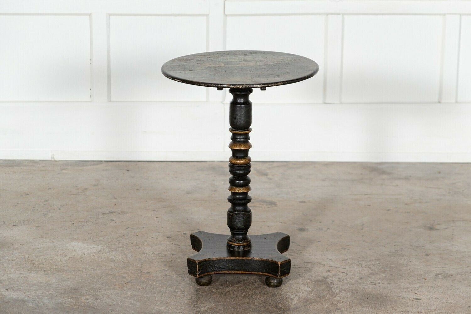 Furniture Georgian English Painted Tilt Top Side Table photo