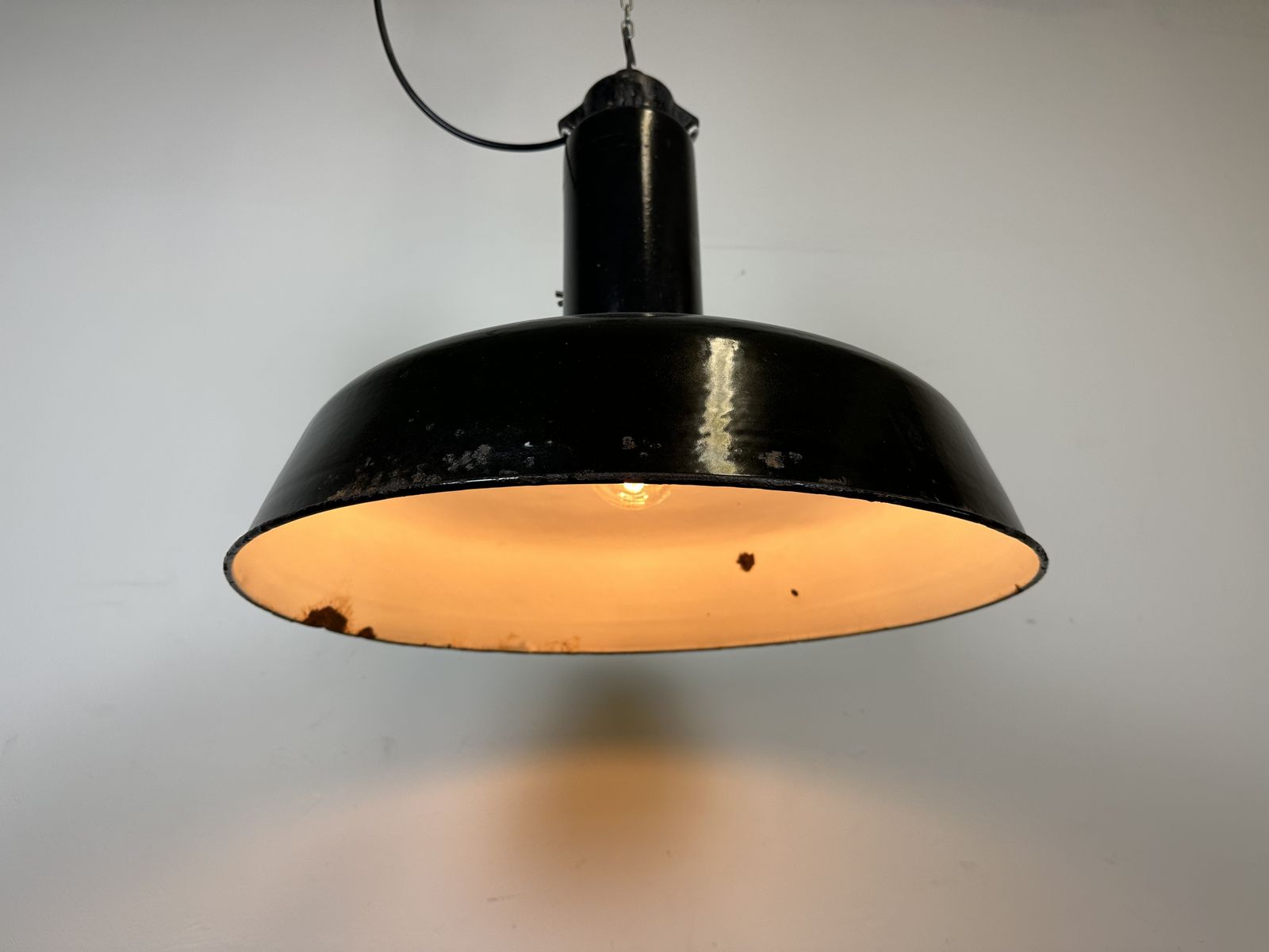 photo furniture Industrial Black Enamel Factory Pendant Lamp With Iron Top, 1950s