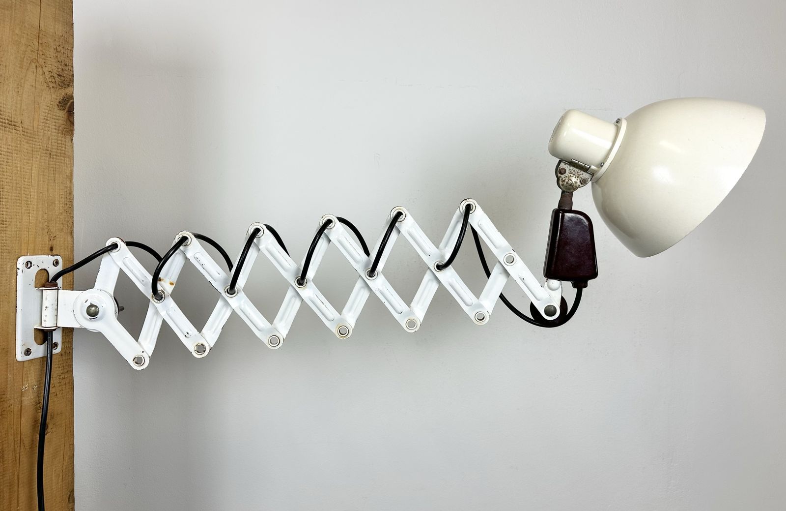 289.0 Industrial East German Scissor Lamp From Veb Zweckleuchtenbau Dresden, 1950s photo