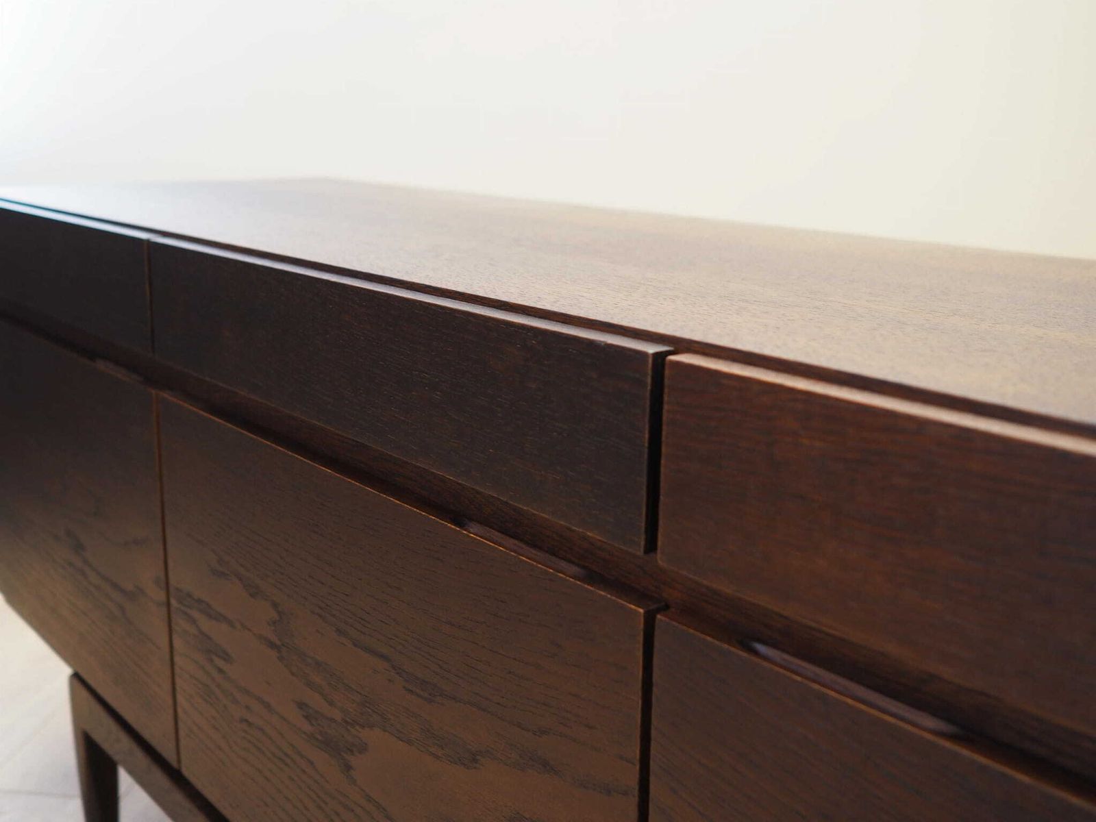 photo vinterior Eiken Dressoir, Deens Design, Jaren 1970, Ontwerper: Ib Kofod Larsen, Fabrikant: Faarup Møbelfabrik