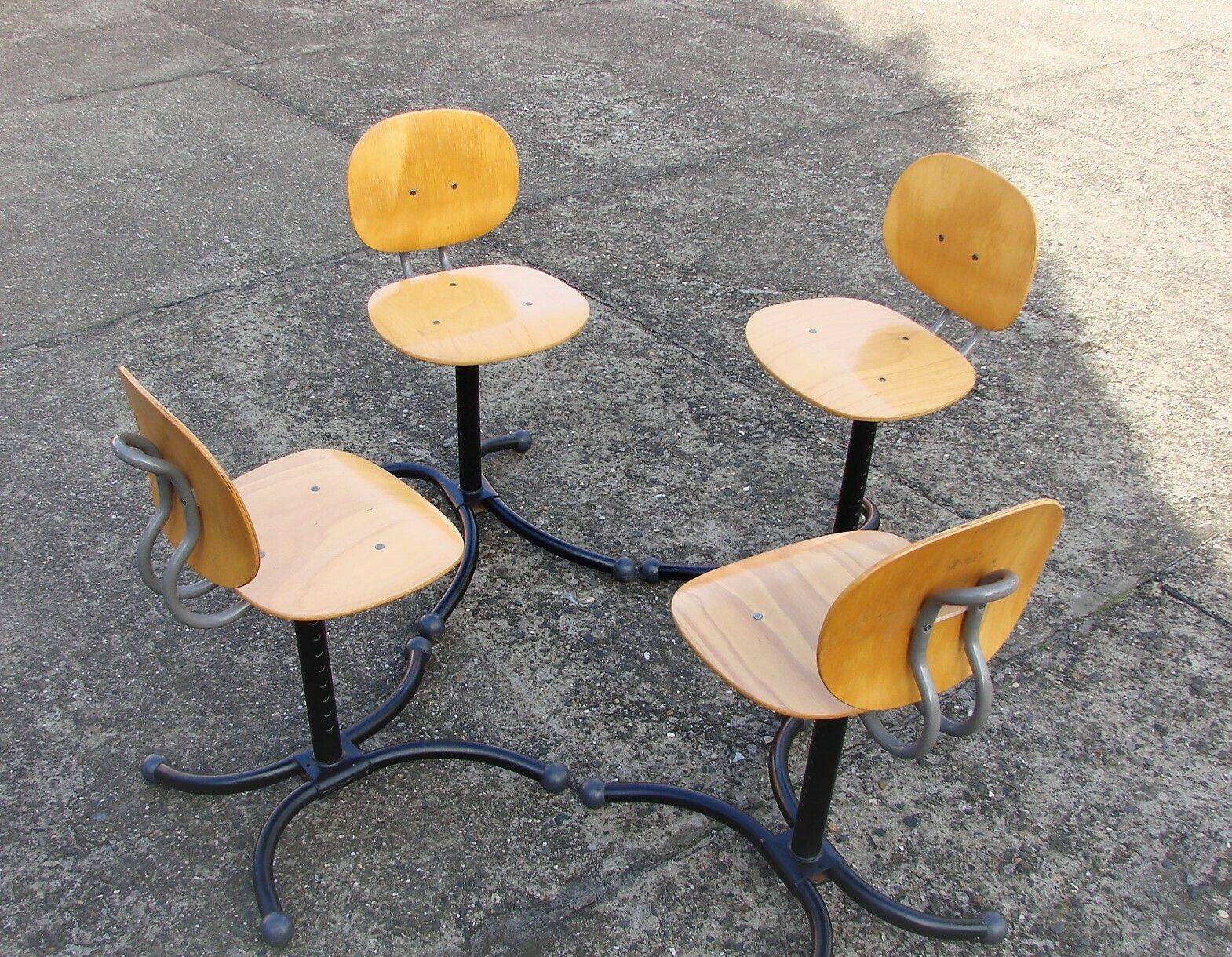 Set Of 4 Kinnarps Chairs, 1970s photo Furniture