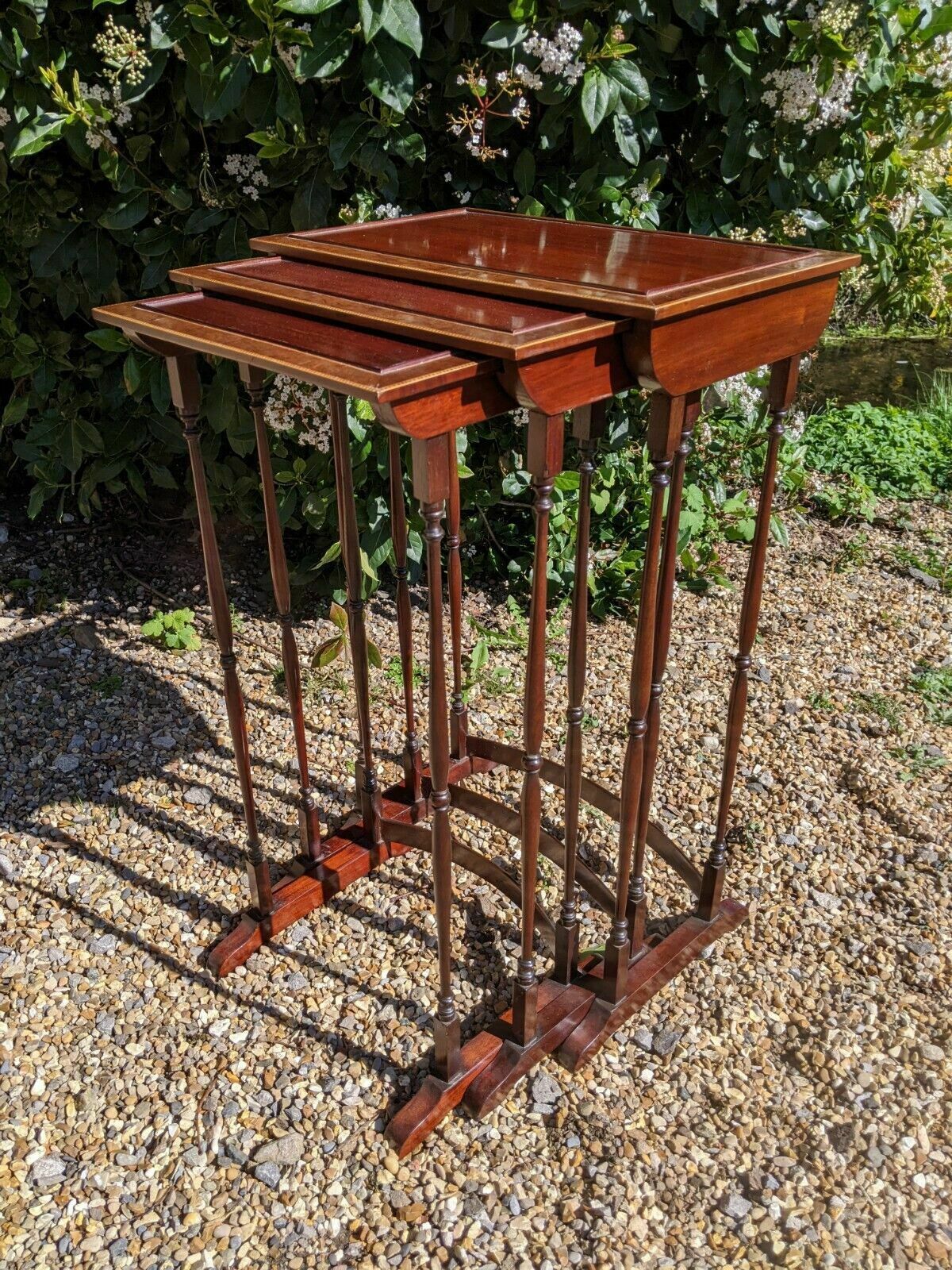 Elegant & Delicate Georgian Nest Of 3 Tables photo vinterior