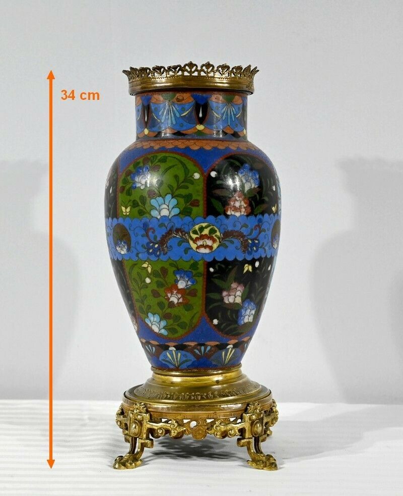 photo vintage Vase In Gilt Bronze And Enamels   Late 19th Century