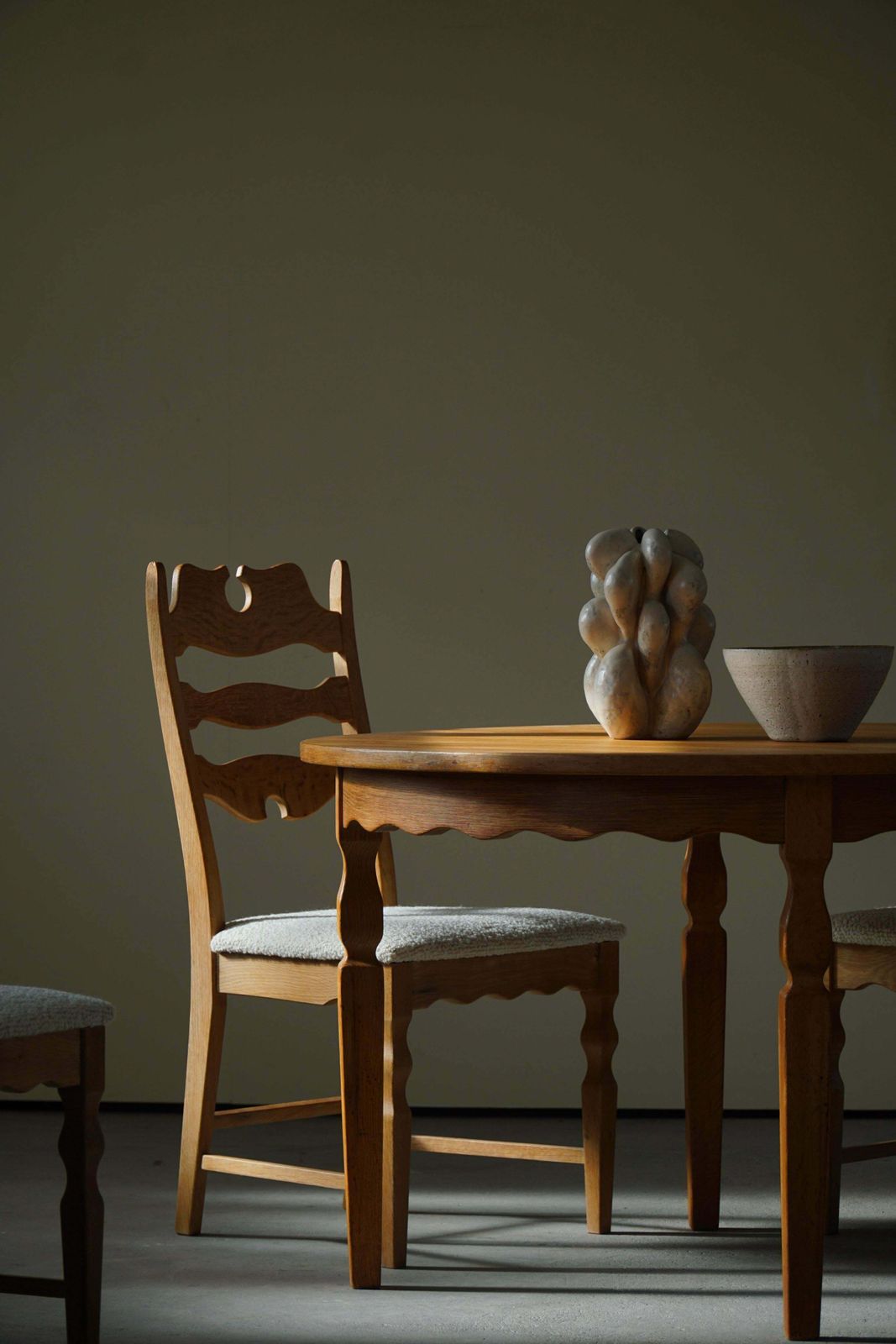 Set Of 4 Highback "Razorblade" Chairs In Oak & Bouclé, Henning Kjærnulf, 1960s photo vinterior