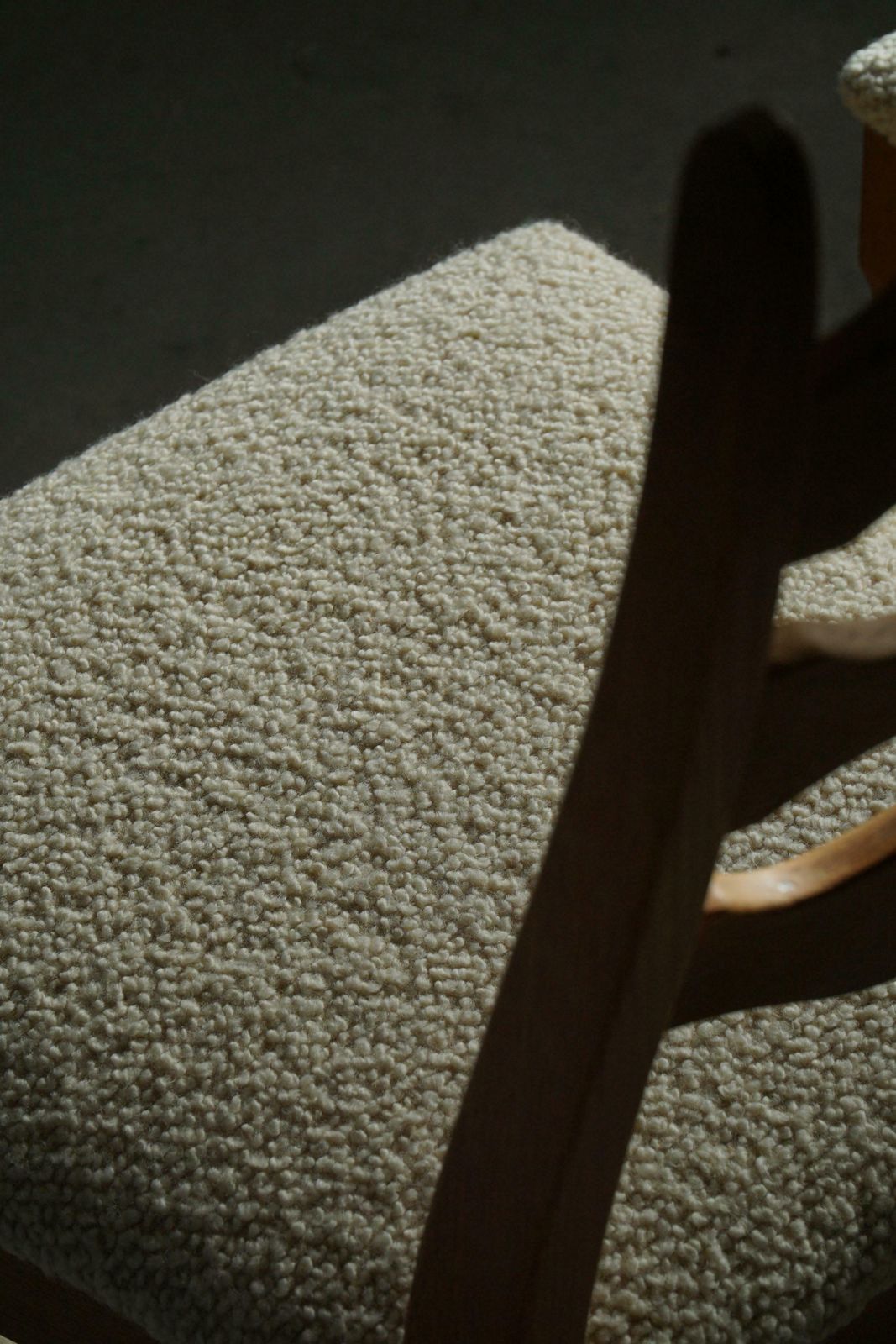 3782.0 Set Of 4 Highback "Razorblade" Chairs In Oak & Bouclé, Henning Kjærnulf, 1960s photo