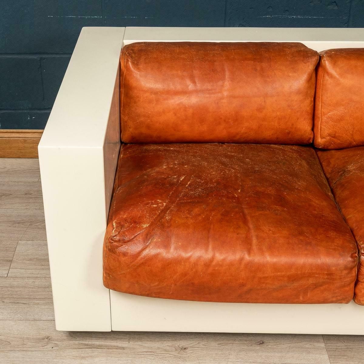 photo vinterior 20th Century Two Seater Sofa By Lella And Massimo Vignelli For Poltronova